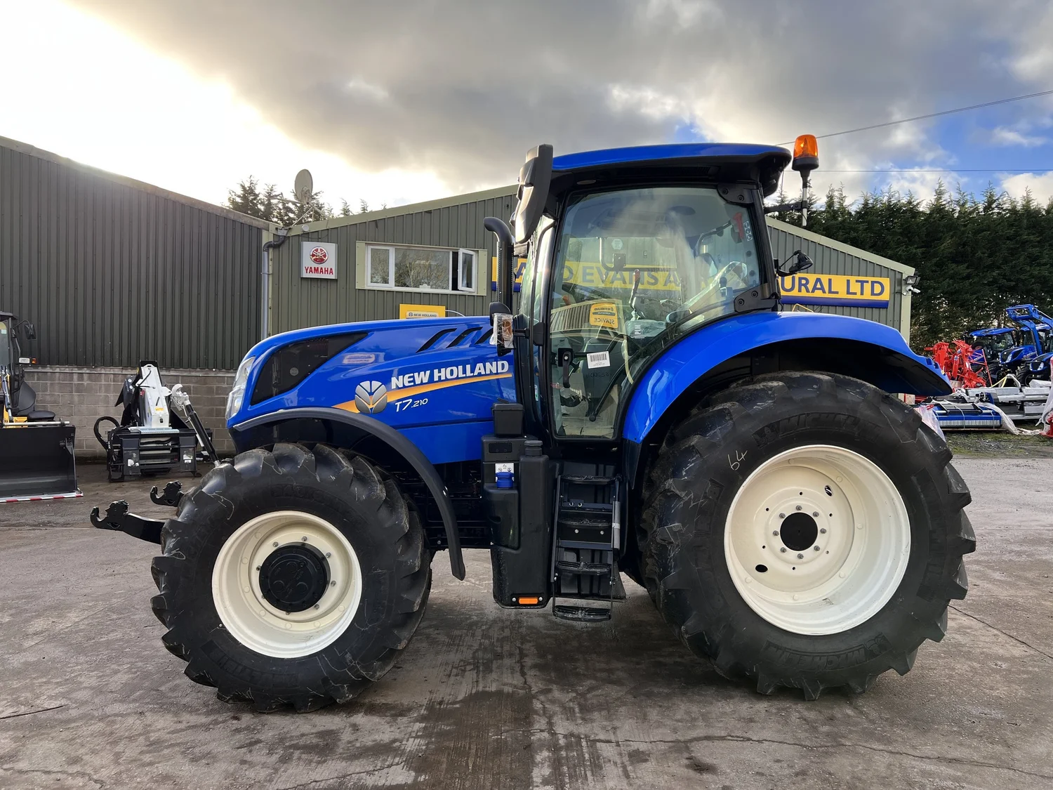 New Holland tractor for sale in Walterston, Llancarfan, Barry, Vale of Glamorgan — photo 3