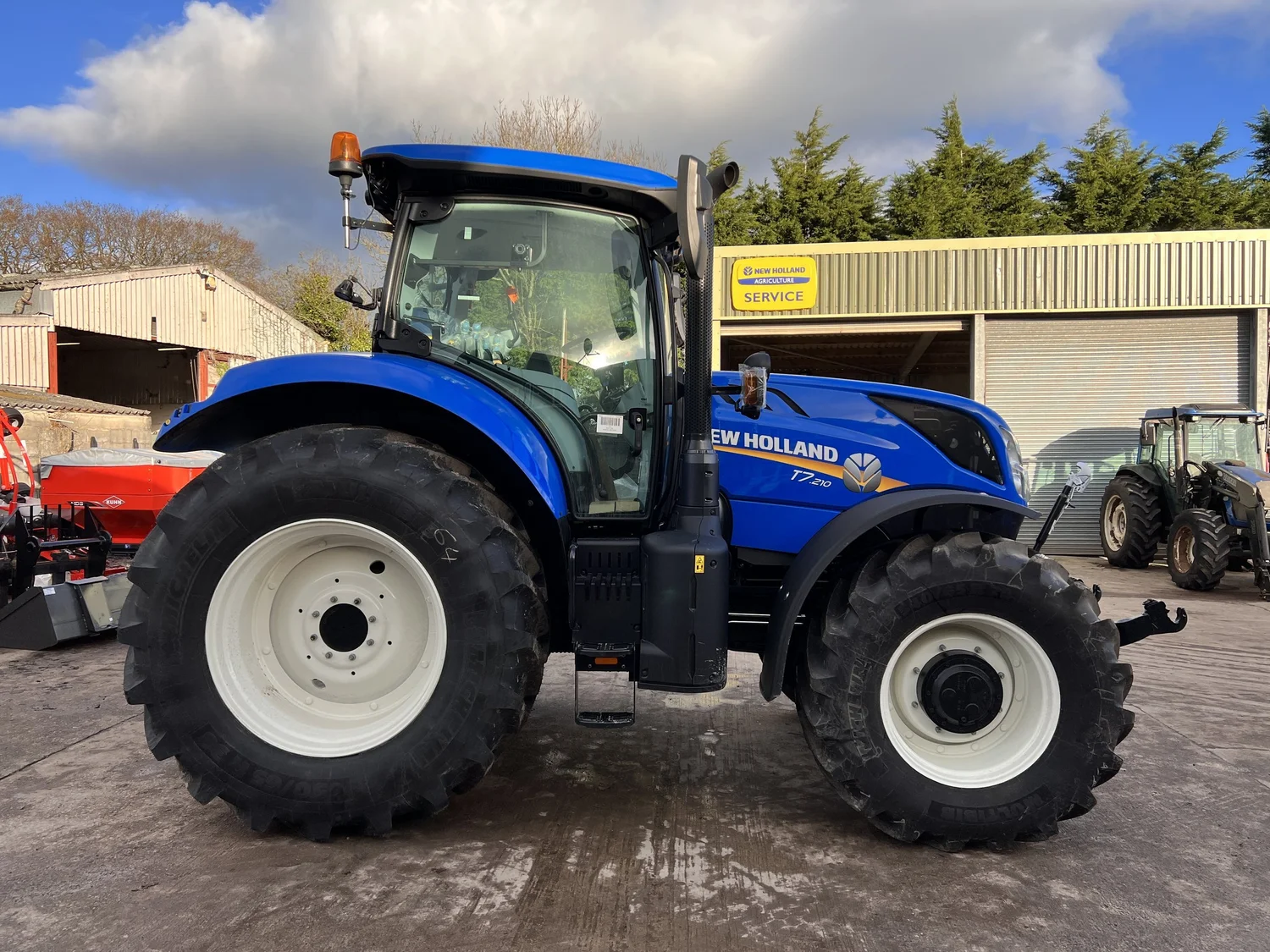 New Holland tractor for sale in Walterston, Llancarfan, Barry, Vale of Glamorgan — photo 7