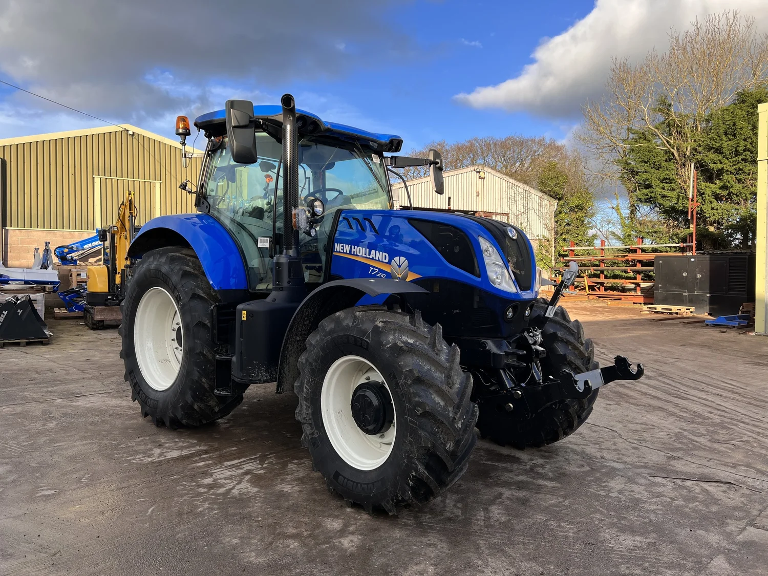 New Holland tractor for sale in Walterston, Llancarfan, Barry, Vale of Glamorgan — photo 8