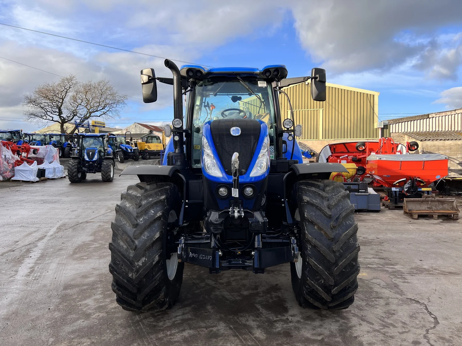 New Holland tractor for sale in Walterston, Llancarfan, Barry, Vale of Glamorgan — photo 9