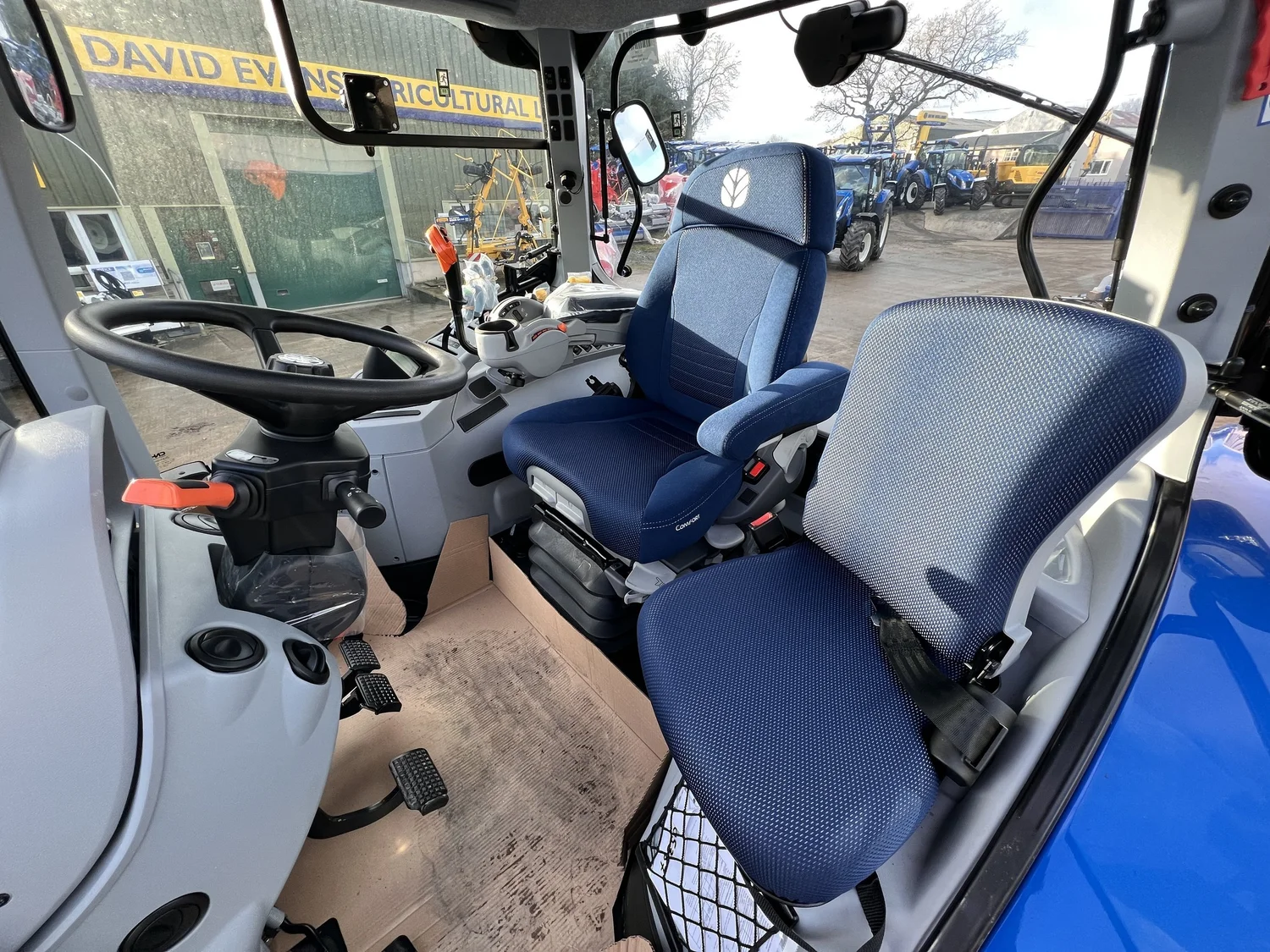 New Holland tractor for sale in Walterston, Llancarfan, Barry, Vale of Glamorgan — photo 10