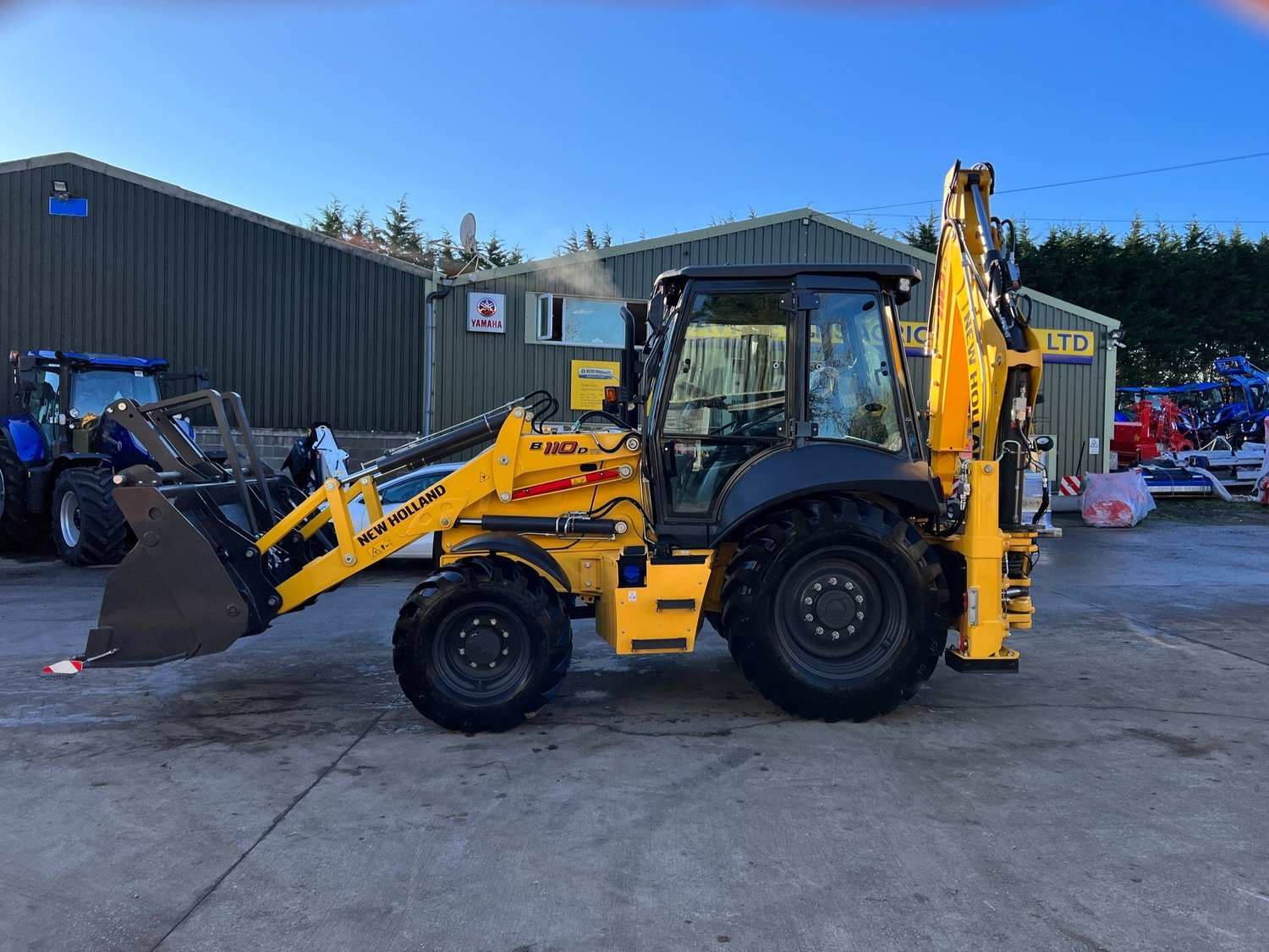 New Holland loader for sale in Walterston, Llancarfan, Barry, Vale of Glamorgan — photo 2