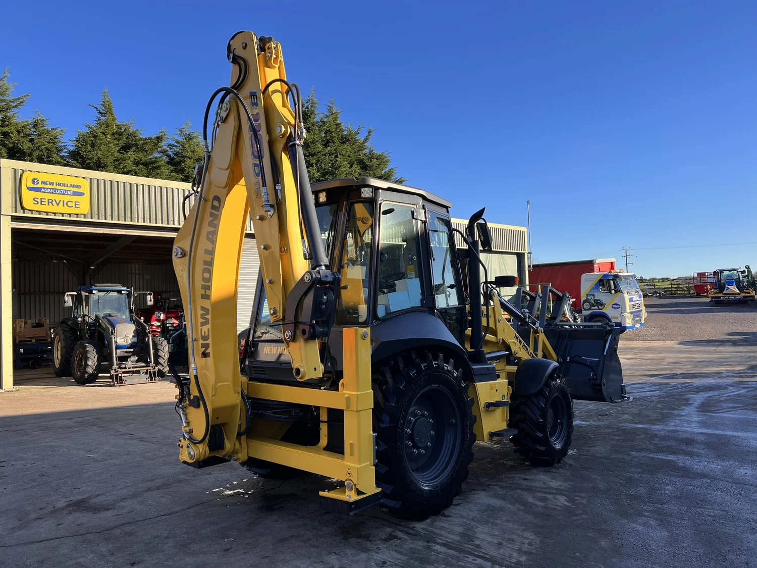 New Holland loader for sale in Walterston, Llancarfan, Barry, Vale of Glamorgan — photo 5