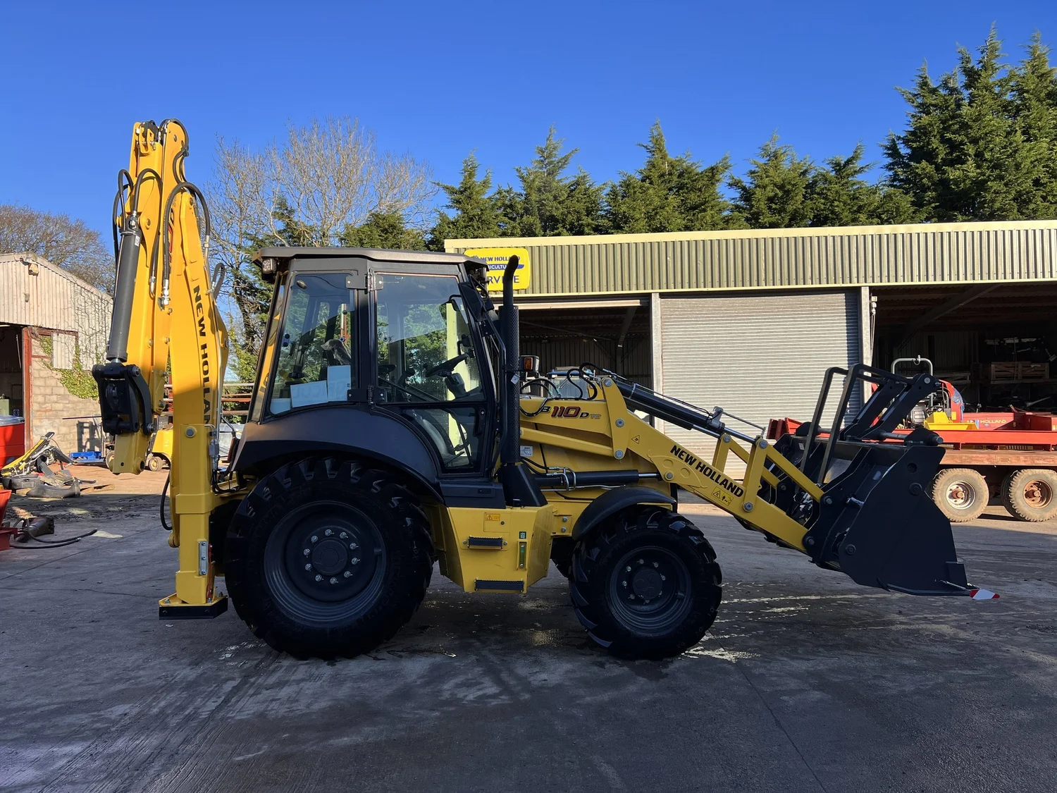 New Holland loader for sale in Walterston, Llancarfan, Barry, Vale of Glamorgan — photo 6