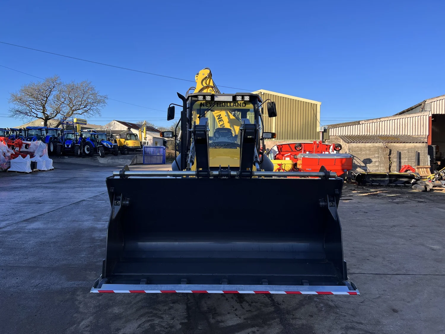 New Holland loader for sale in Walterston, Llancarfan, Barry, Vale of Glamorgan — photo 8