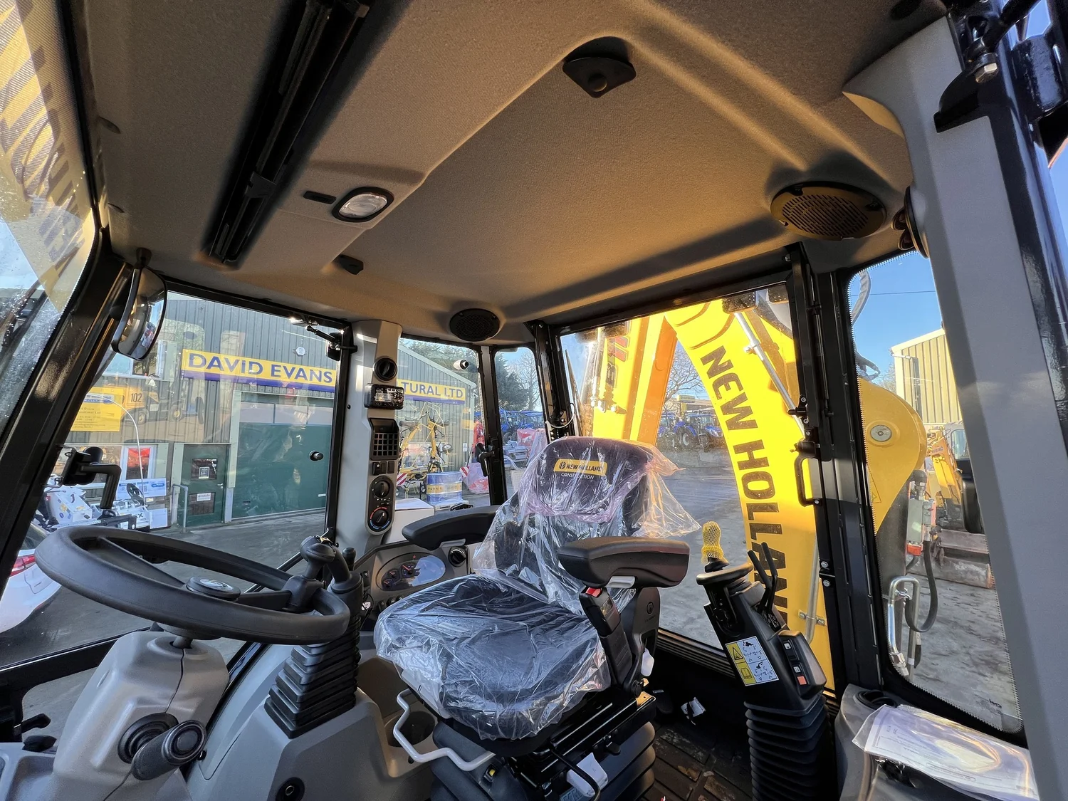 New Holland loader for sale in Walterston, Llancarfan, Barry, Vale of Glamorgan — photo 10