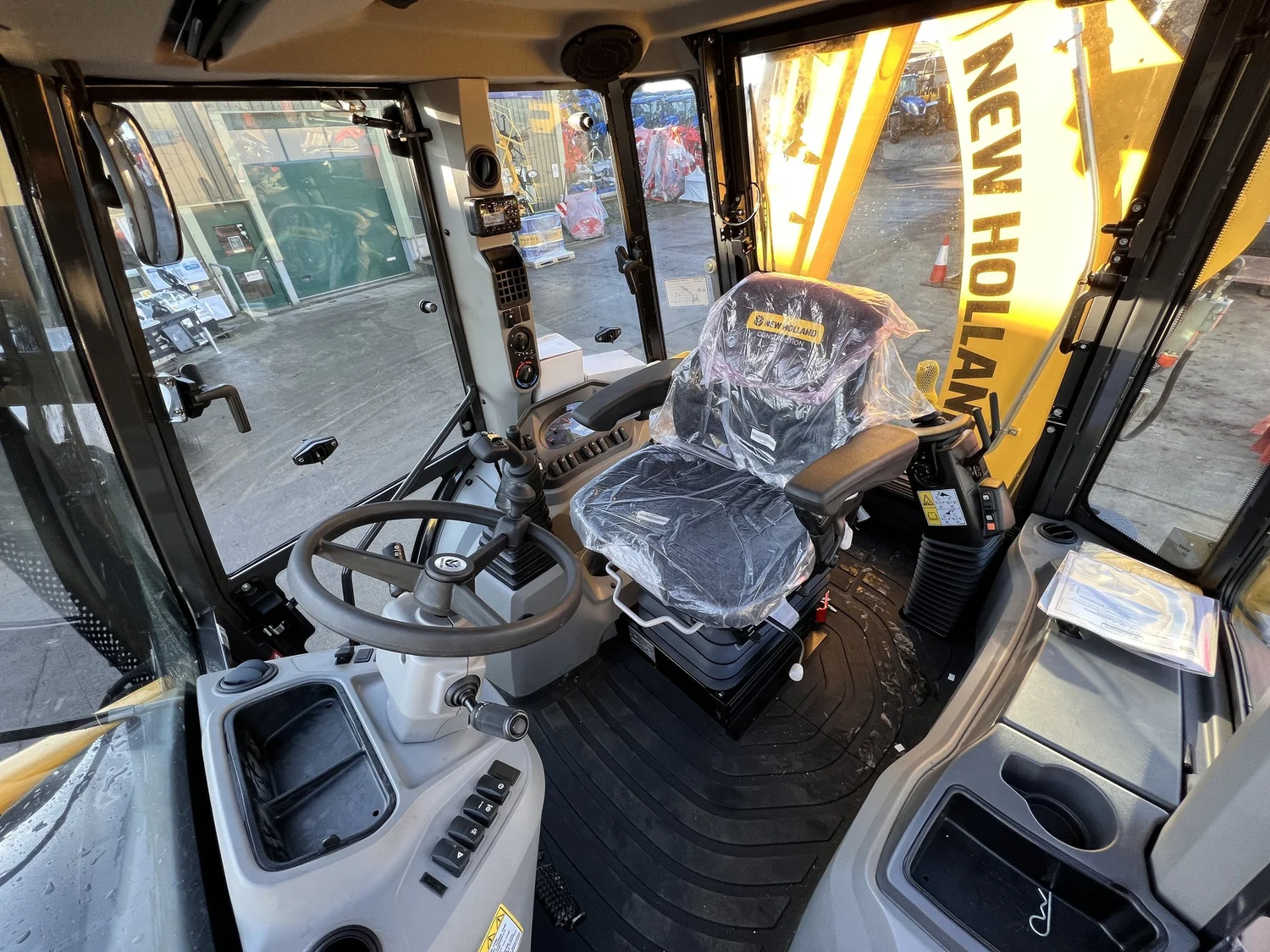 New Holland loader for sale in Walterston, Llancarfan, Barry, Vale of Glamorgan — photo 11