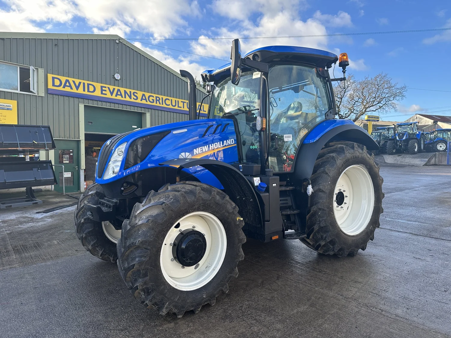 New Holland T6.180 Dynamic Command for sale in Walterston, Llancarfan, Barry, Vale of Glamorgan