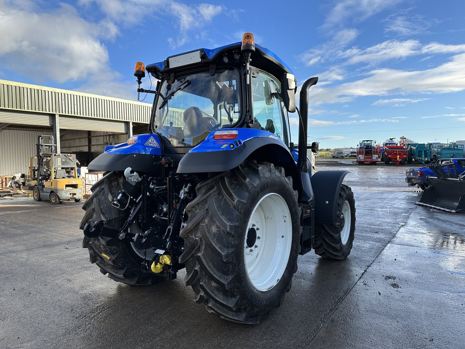 New Holland tractor for sale in Walterston, Llancarfan, Barry, Vale of Glamorgan — photo 4
