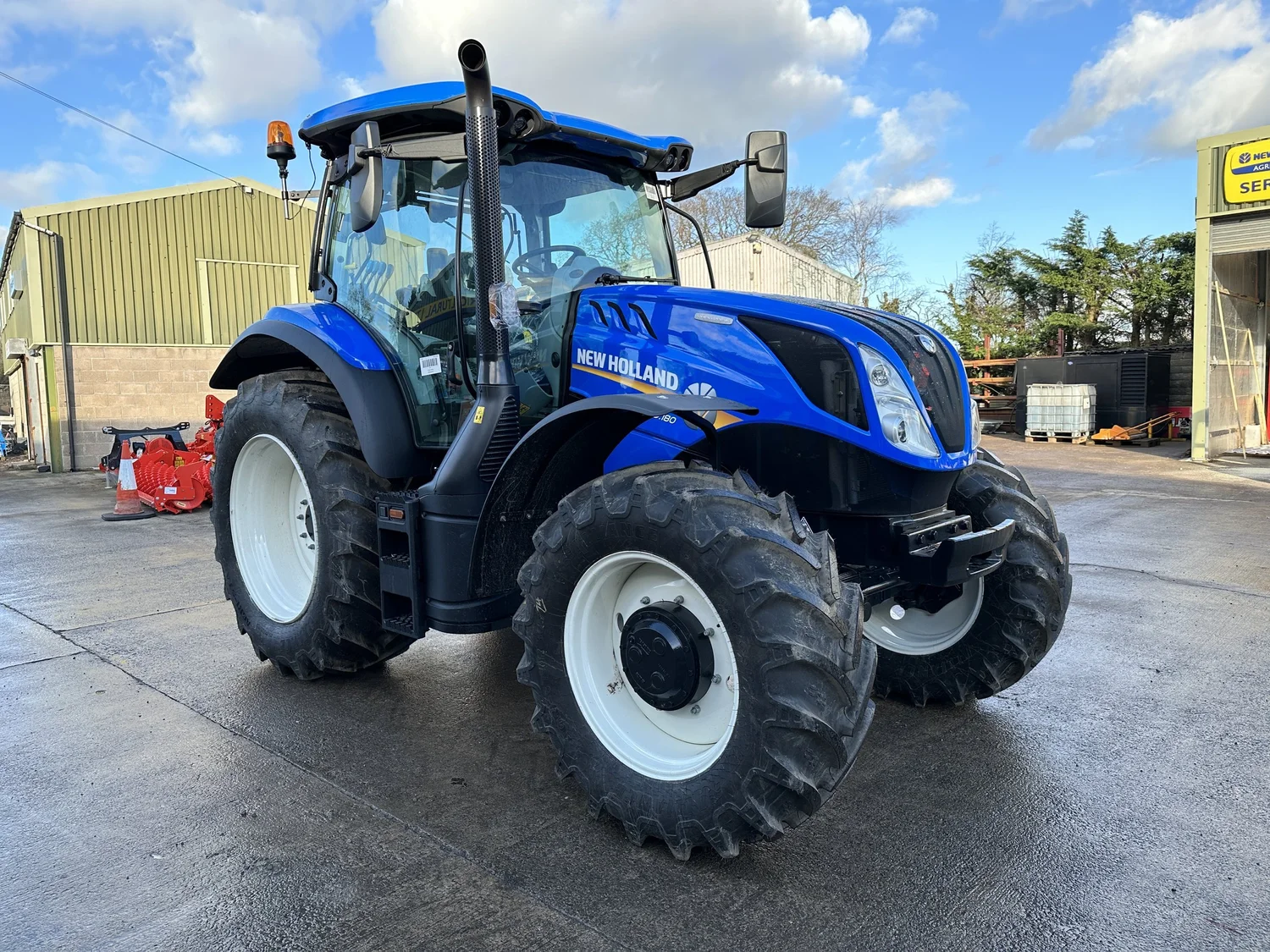 New Holland tractor for sale in Walterston, Llancarfan, Barry, Vale of Glamorgan — photo 5