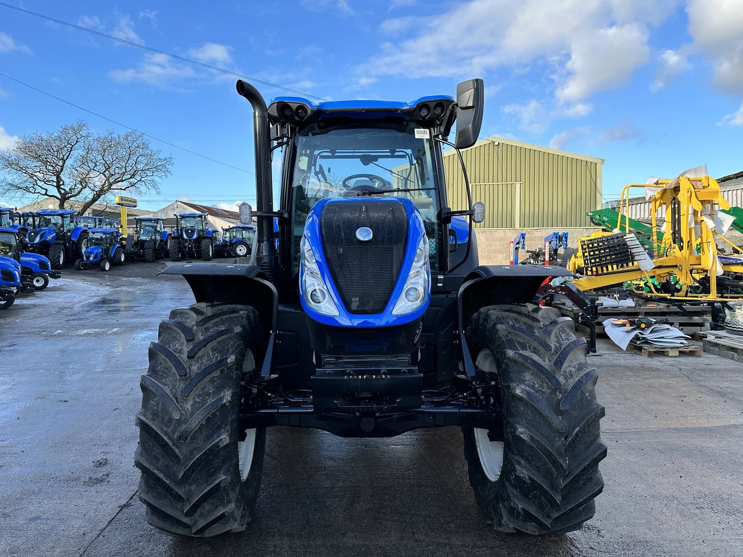 New Holland tractor for sale in Walterston, Llancarfan, Barry, Vale of Glamorgan — photo 6