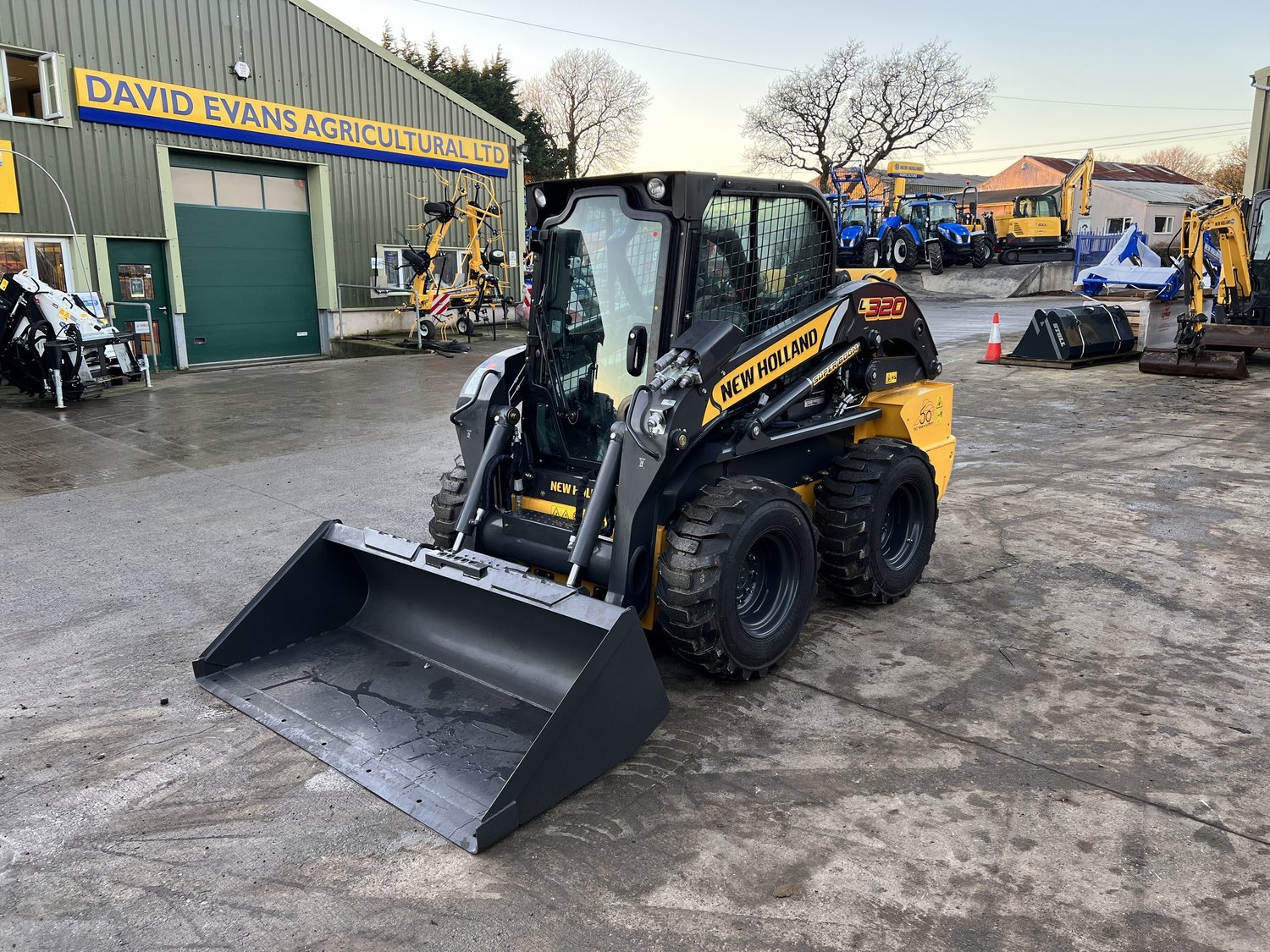 New Holland L320 for sale in Walterston, Llancarfan, Barry, Vale of Glamorgan