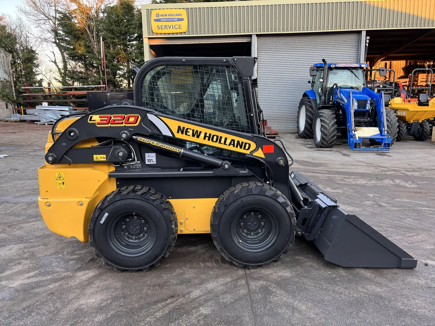 New Holland loader for sale in Walterston, Llancarfan, Barry, Vale of Glamorgan — photo 6