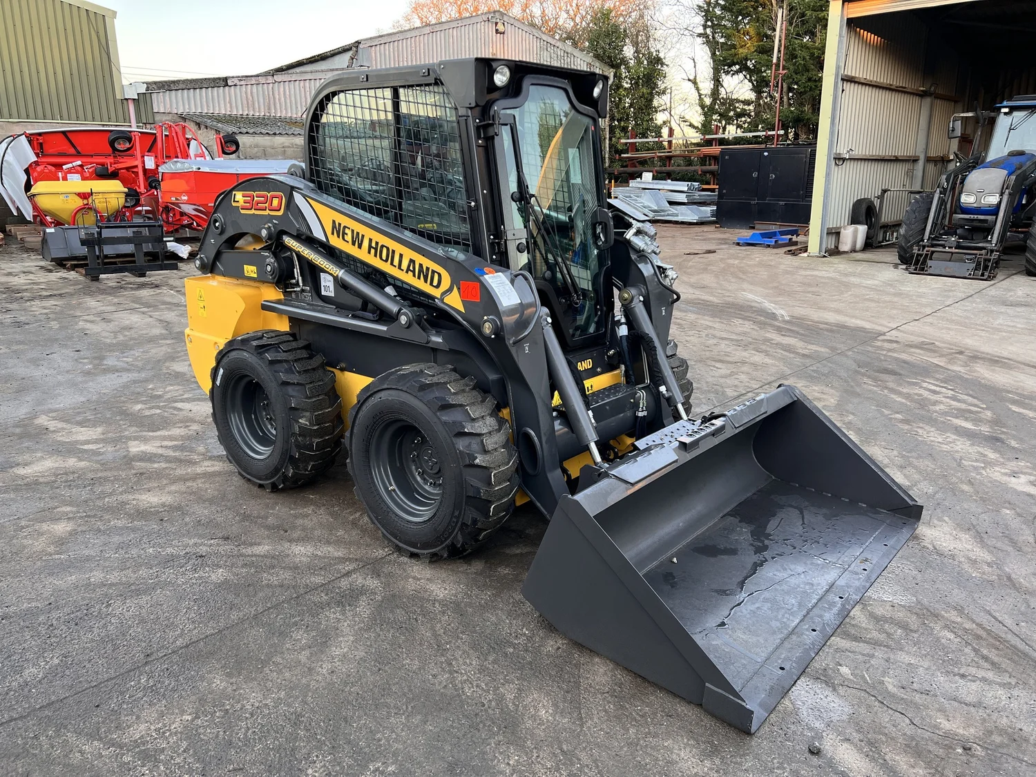 New Holland loader for sale in Walterston, Llancarfan, Barry, Vale of Glamorgan — photo 7