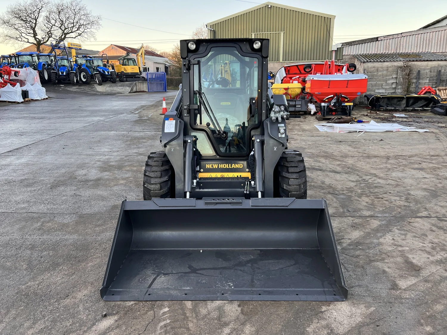 New Holland loader for sale in Walterston, Llancarfan, Barry, Vale of Glamorgan — photo 8