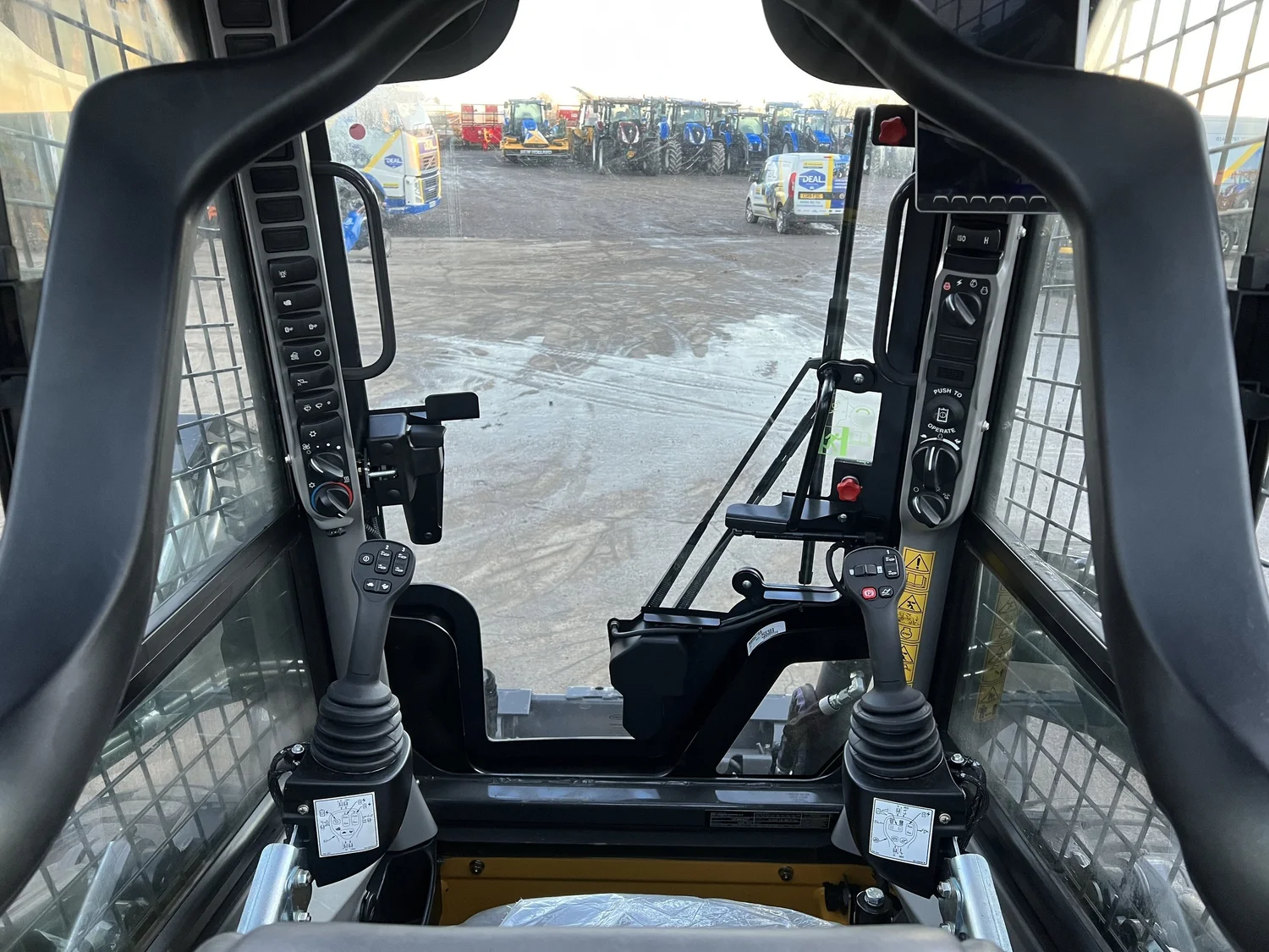 New Holland loader for sale in Walterston, Llancarfan, Barry, Vale of Glamorgan — photo 11