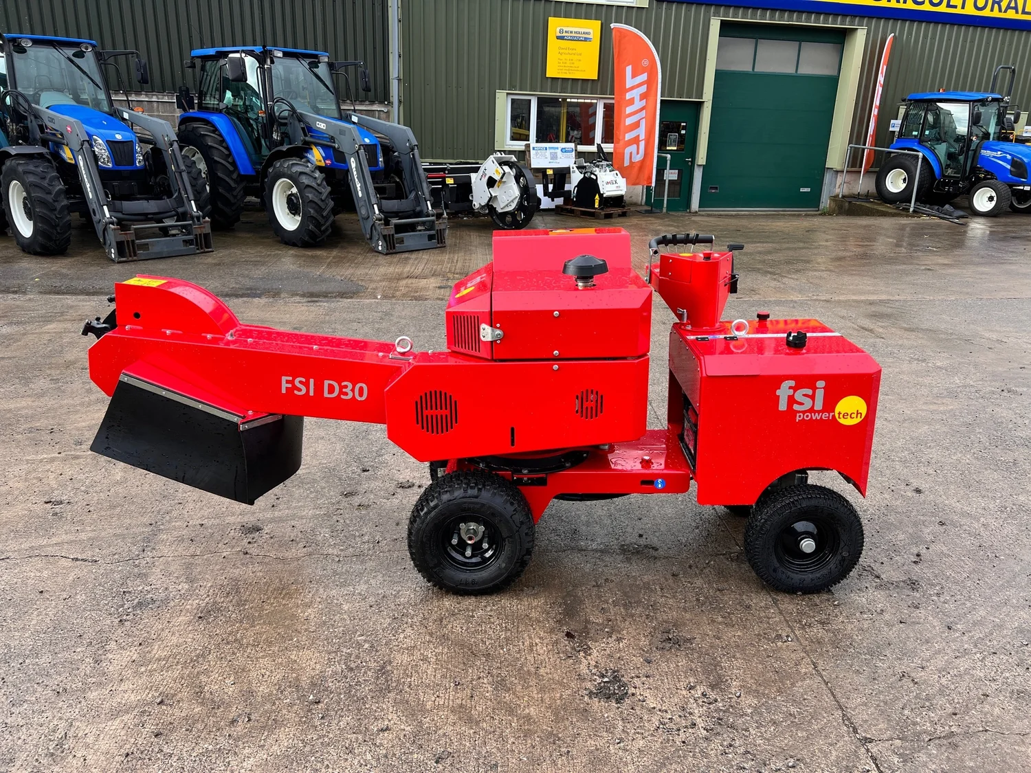FSI D30 Wheeled stump grinder for sale in Walterston, Llancarfan, Barry, Vale of Glamorgan — photo 3