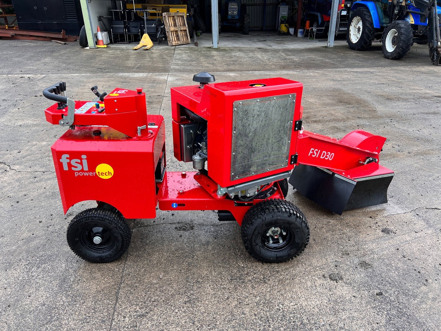FSI D30 Wheeled stump grinder for sale in Walterston, Llancarfan, Barry, Vale of Glamorgan — photo 11