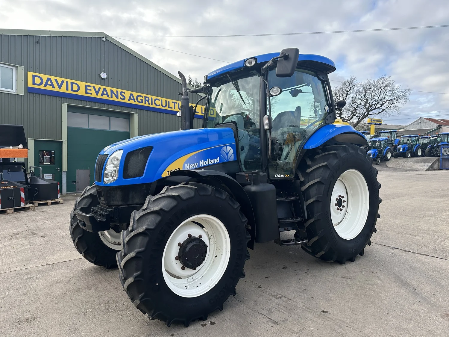 New Holland T6030 for sale in Walterston, Llancarfan, Barry, Vale of Glamorgan