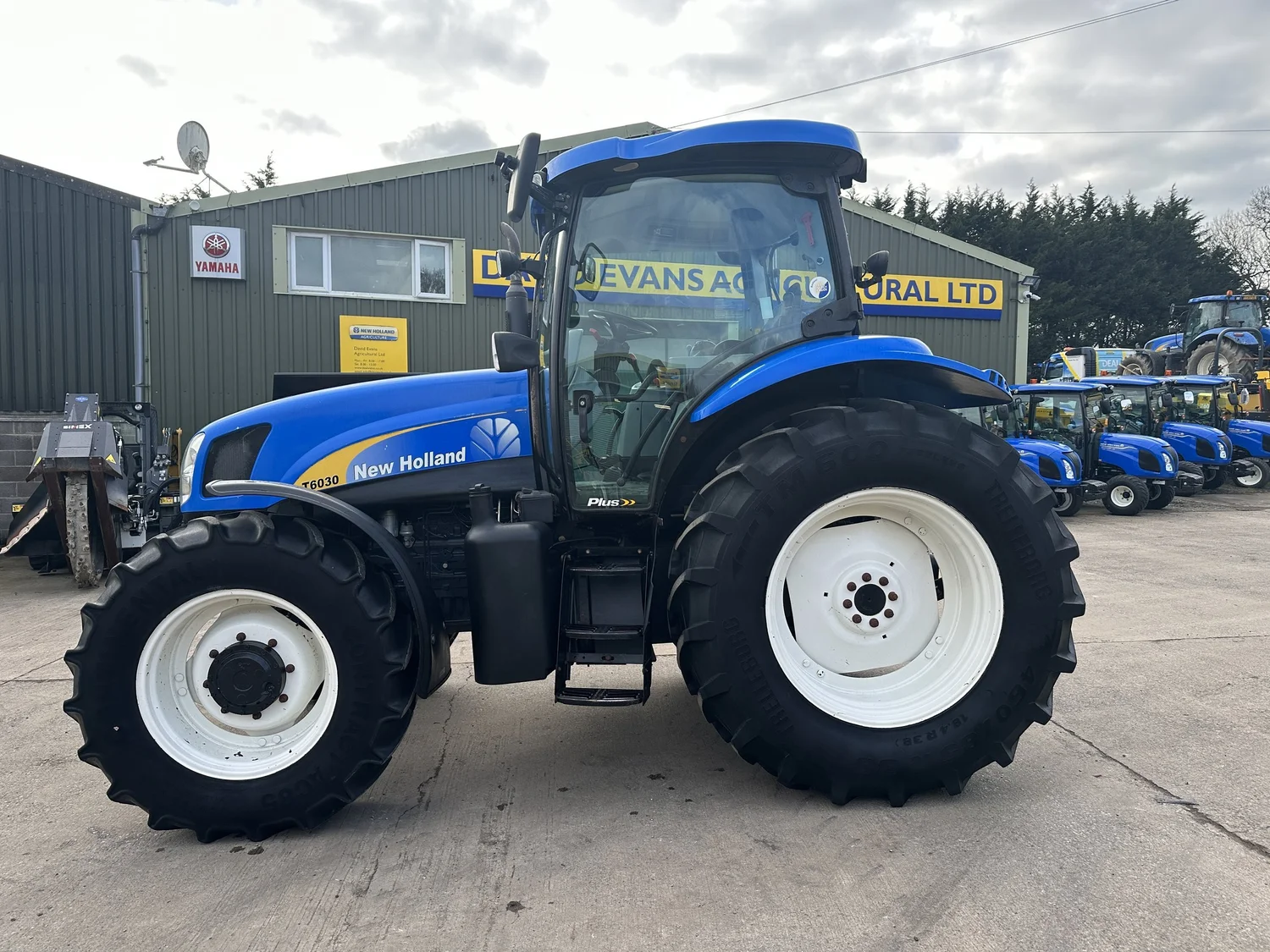 New Holland tractor for sale in Walterston, Llancarfan, Barry, Vale of Glamorgan — photo 2