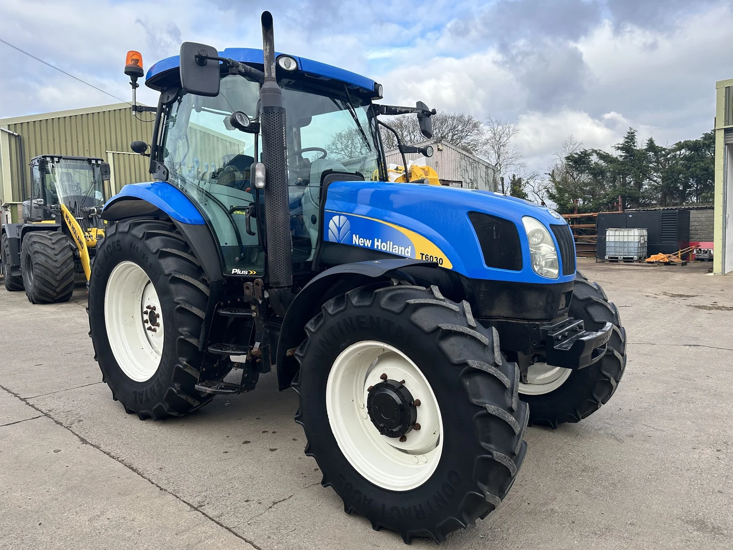 New Holland tractor for sale in Walterston, Llancarfan, Barry, Vale of Glamorgan — photo 7