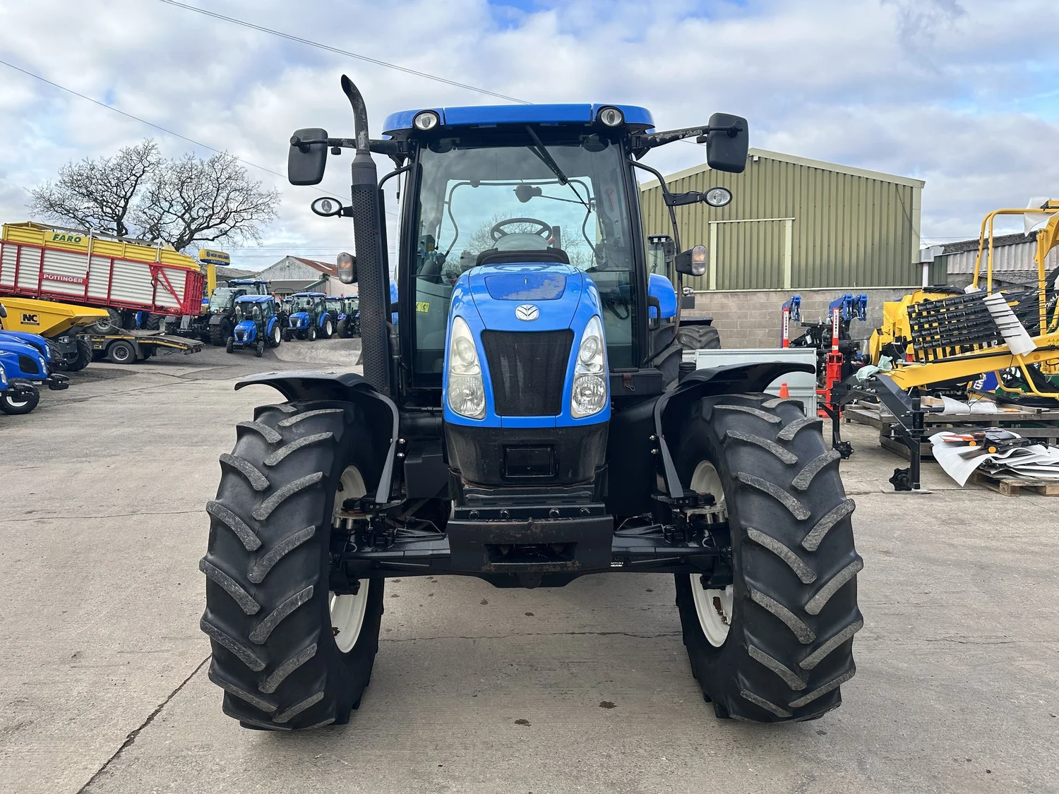 New Holland tractor for sale in Walterston, Llancarfan, Barry, Vale of Glamorgan — photo 8