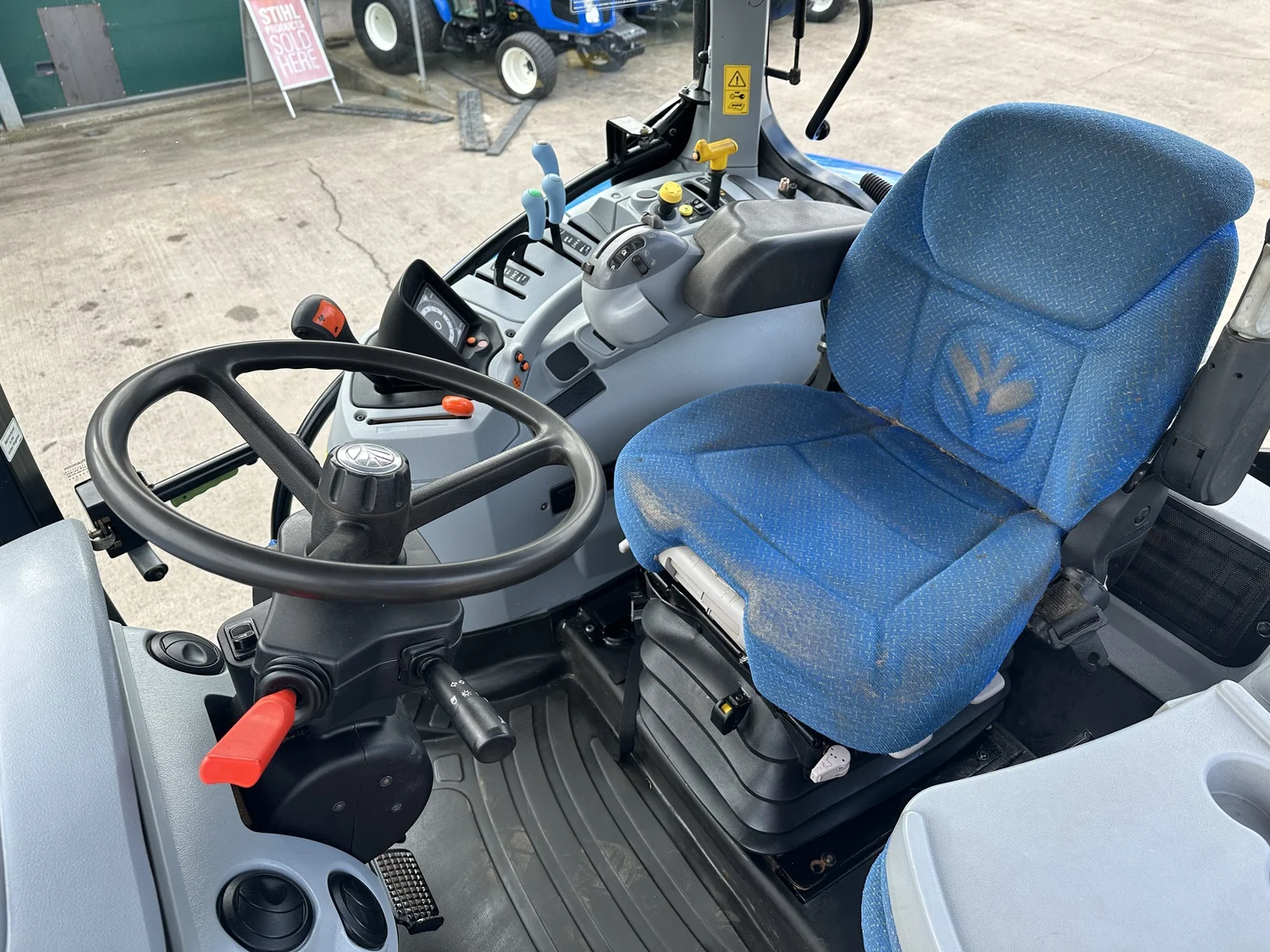 New Holland tractor for sale in Walterston, Llancarfan, Barry, Vale of Glamorgan — photo 9