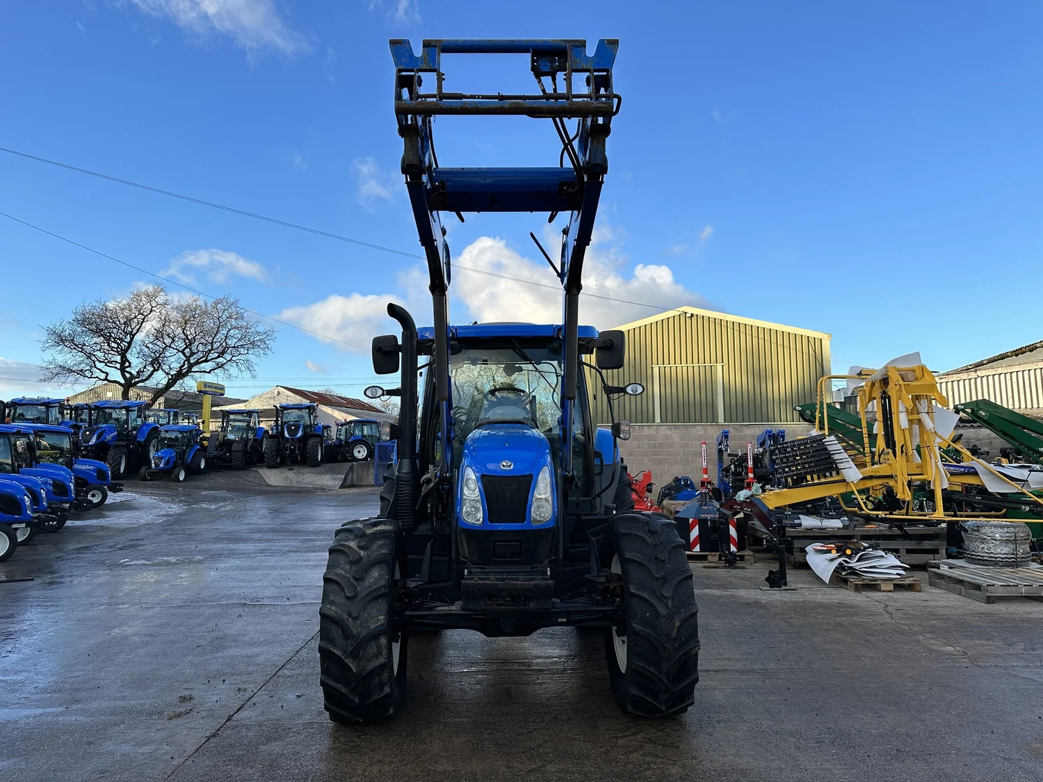 New Holland tractor for sale in Walterston, Llancarfan, Barry, Vale of Glamorgan — photo 8
