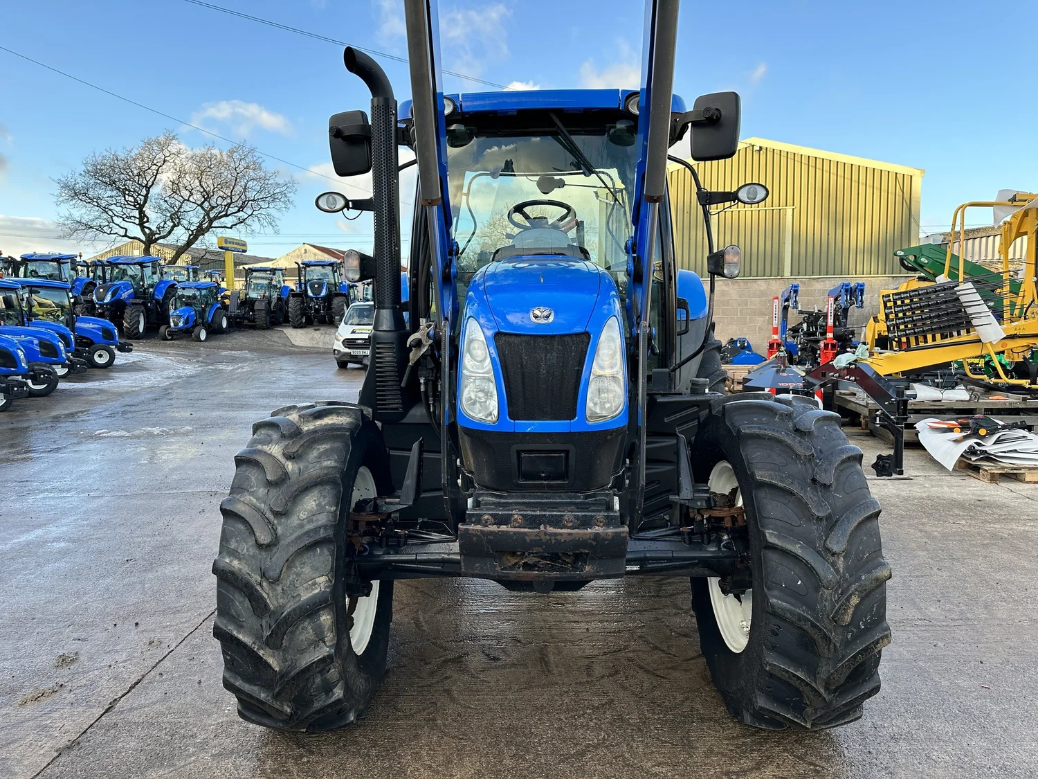 New Holland tractor for sale in Walterston, Llancarfan, Barry, Vale of Glamorgan — photo 9