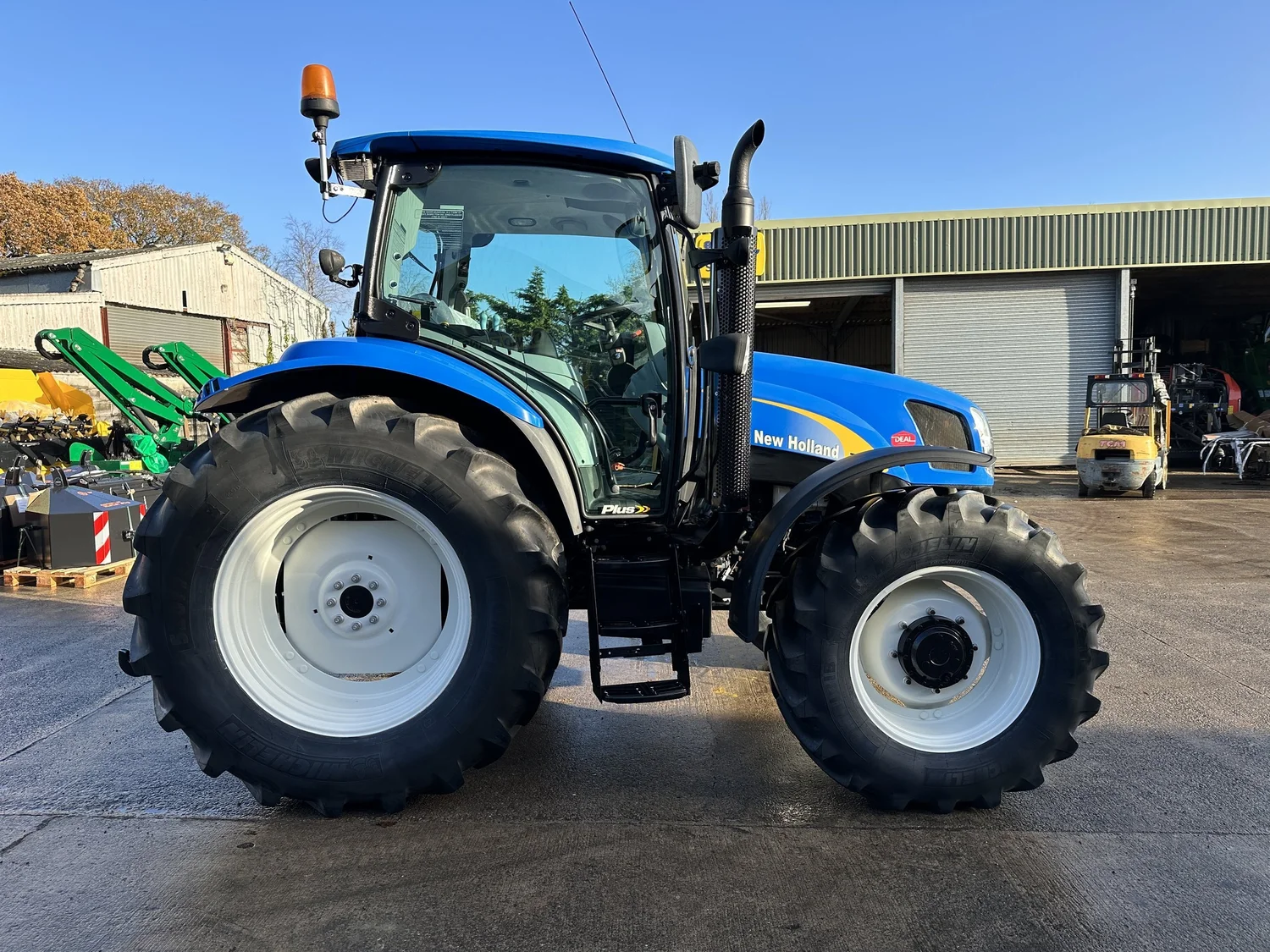 New Holland tractor for sale in Walterston, Llancarfan, Barry, Vale of Glamorgan — photo 5