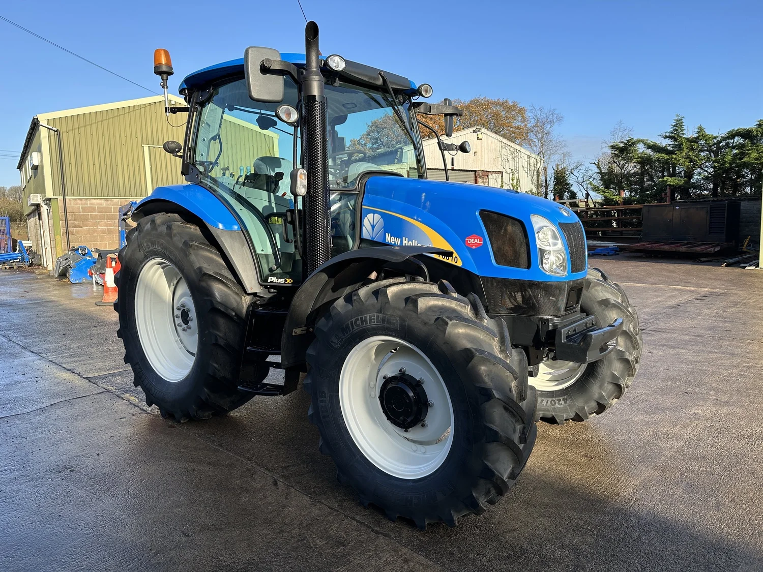 New Holland tractor for sale in Walterston, Llancarfan, Barry, Vale of Glamorgan — photo 6