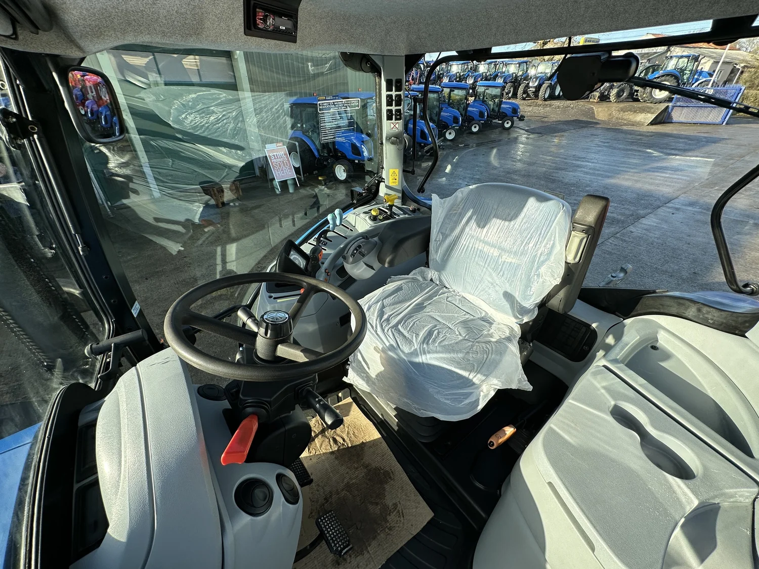 New Holland tractor for sale in Walterston, Llancarfan, Barry, Vale of Glamorgan — photo 8