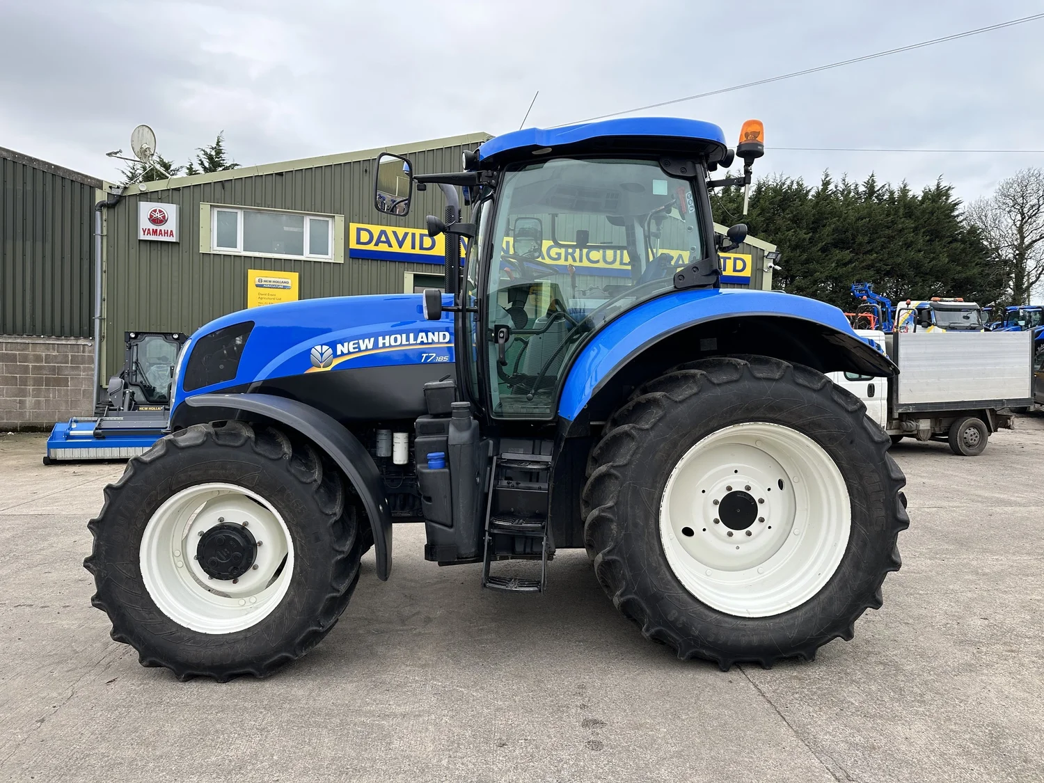 New Holland tractor for sale in Walterston, Llancarfan, Barry, Vale of Glamorgan — photo 2