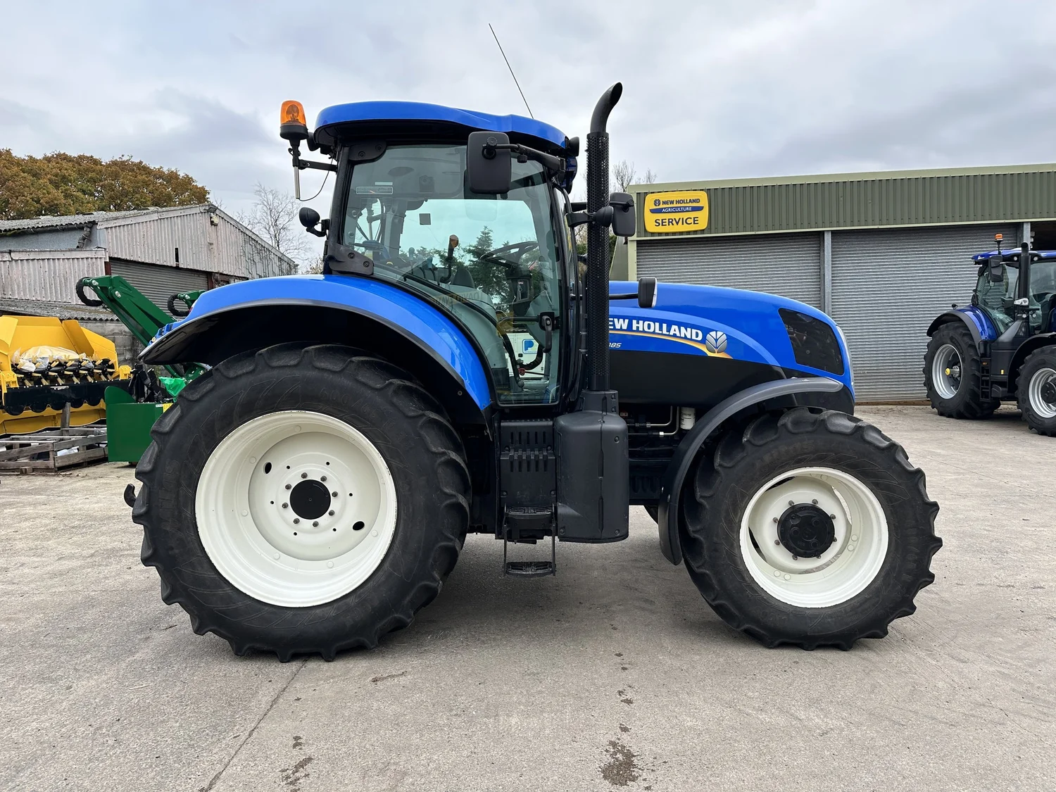 New Holland tractor for sale in Walterston, Llancarfan, Barry, Vale of Glamorgan — photo 6