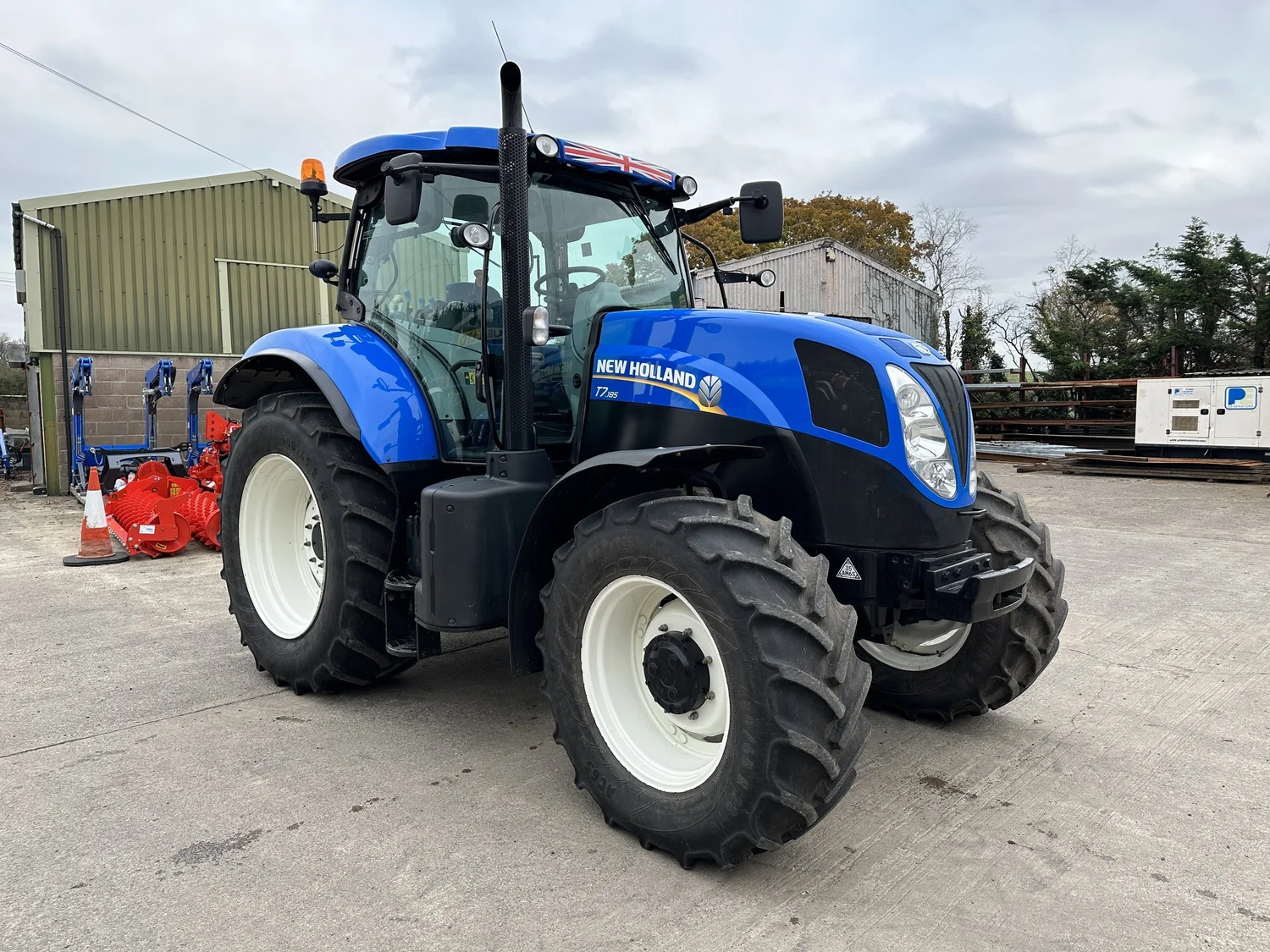 New Holland tractor for sale in Walterston, Llancarfan, Barry, Vale of Glamorgan — photo 7