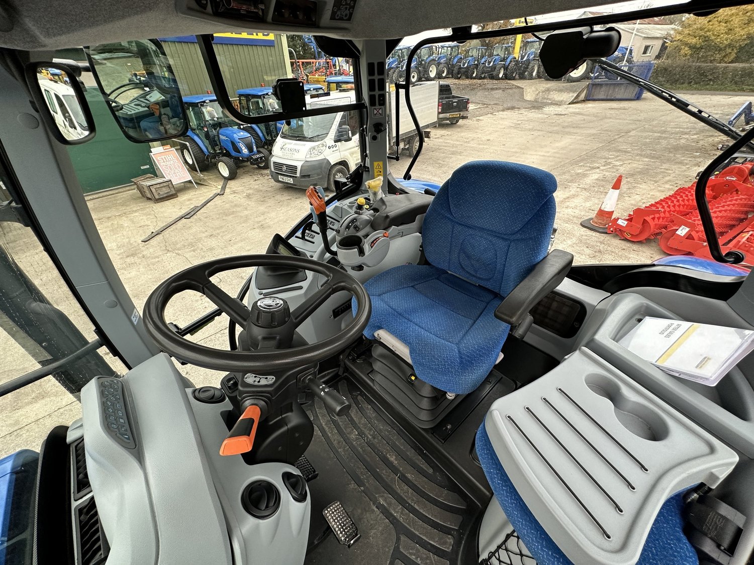 New Holland tractor for sale in Walterston, Llancarfan, Barry, Vale of Glamorgan — photo 9