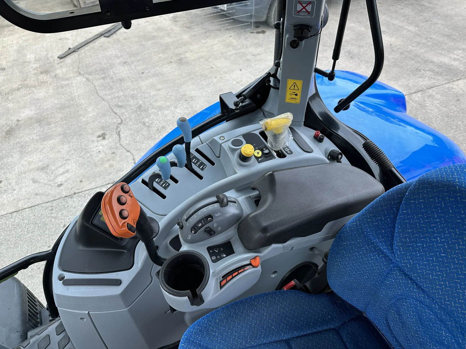 New Holland tractor for sale in Walterston, Llancarfan, Barry, Vale of Glamorgan — photo 10