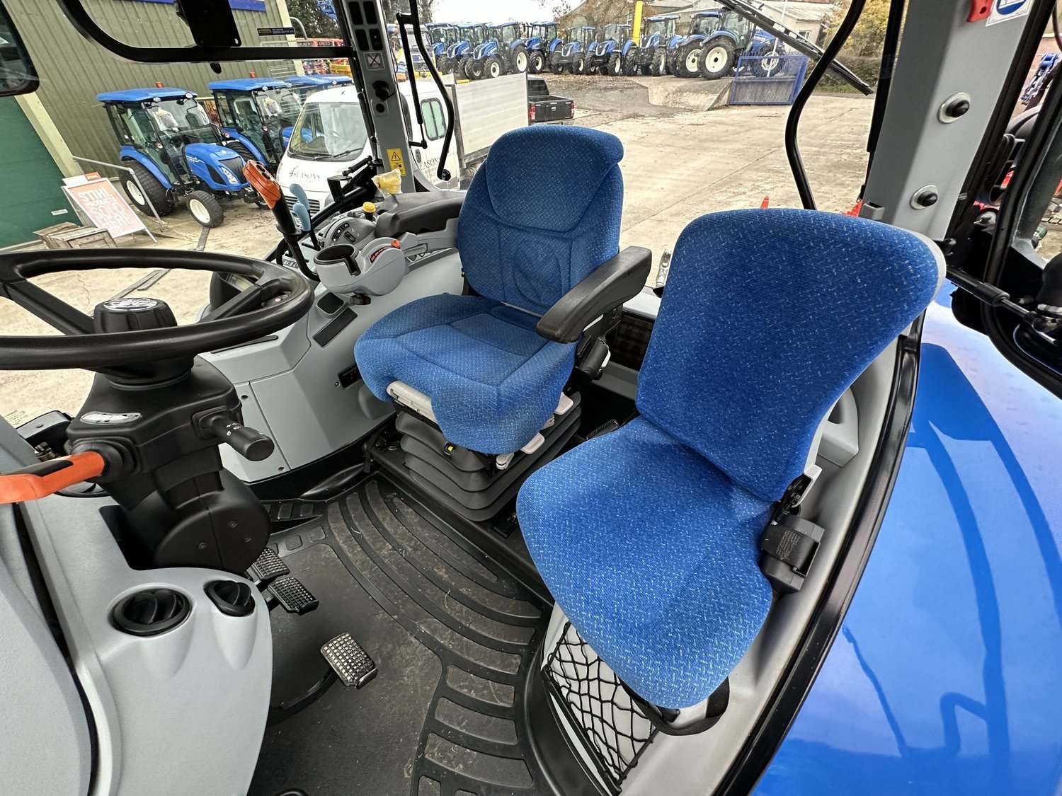 New Holland tractor for sale in Walterston, Llancarfan, Barry, Vale of Glamorgan — photo 11
