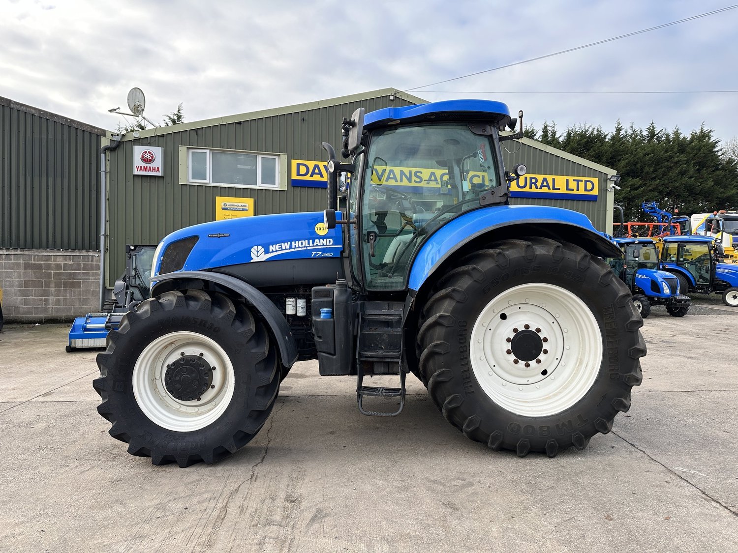 New Holland tractor for sale in Walterston, Llancarfan, Barry, Vale of Glamorgan — photo 2
