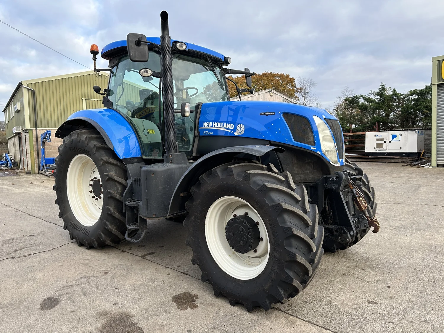 New Holland tractor for sale in Walterston, Llancarfan, Barry, Vale of Glamorgan — photo 7