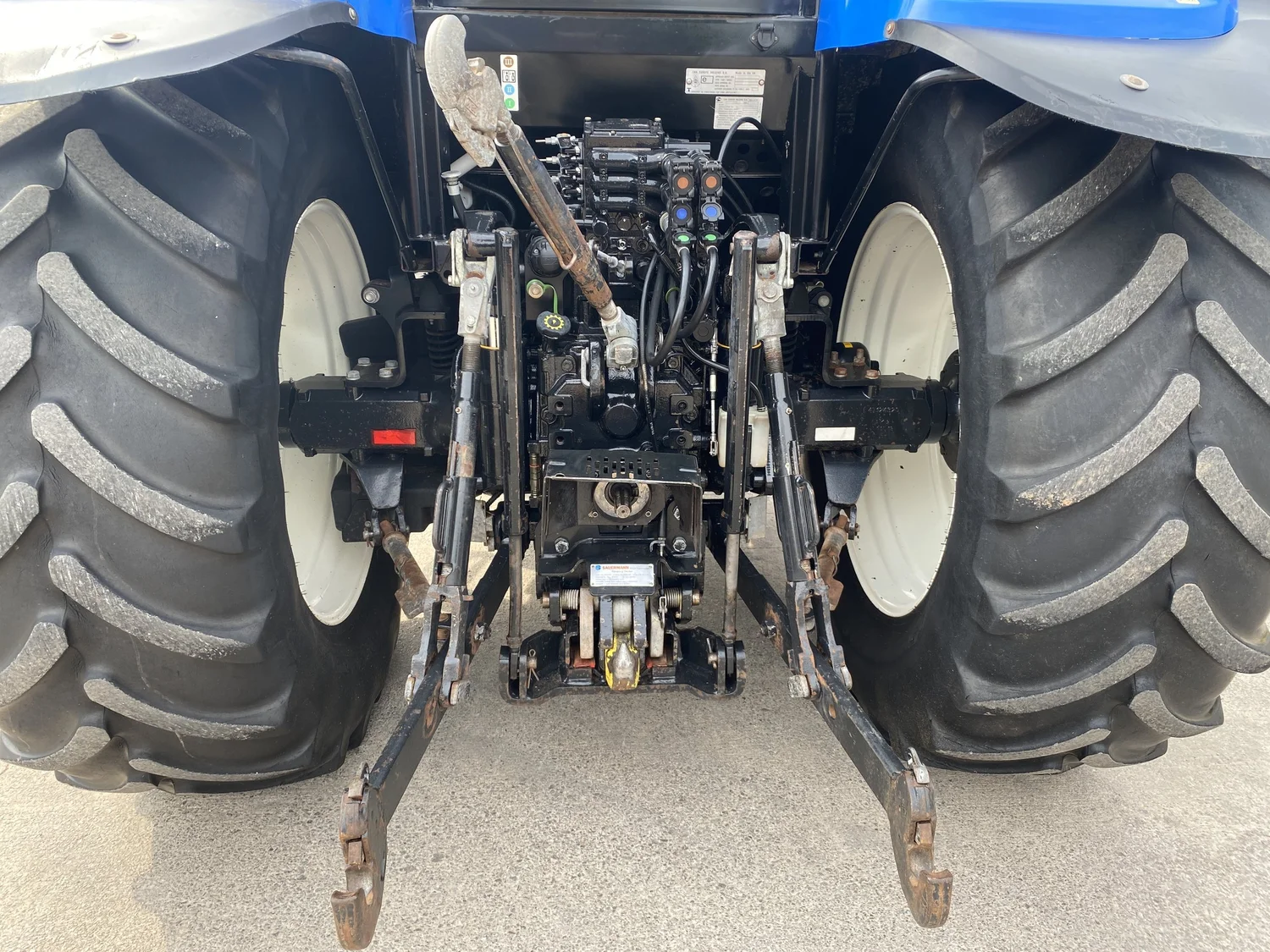 New Holland tractor for sale in Walterston, Llancarfan, Barry, Vale of Glamorgan — photo 5