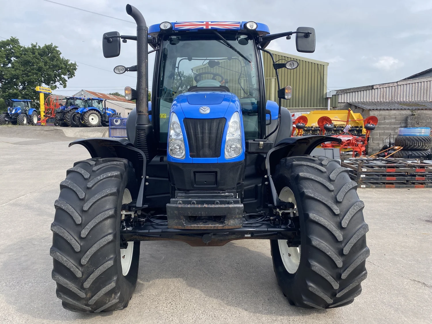 New Holland tractor for sale in Walterston, Llancarfan, Barry, Vale of Glamorgan — photo 9