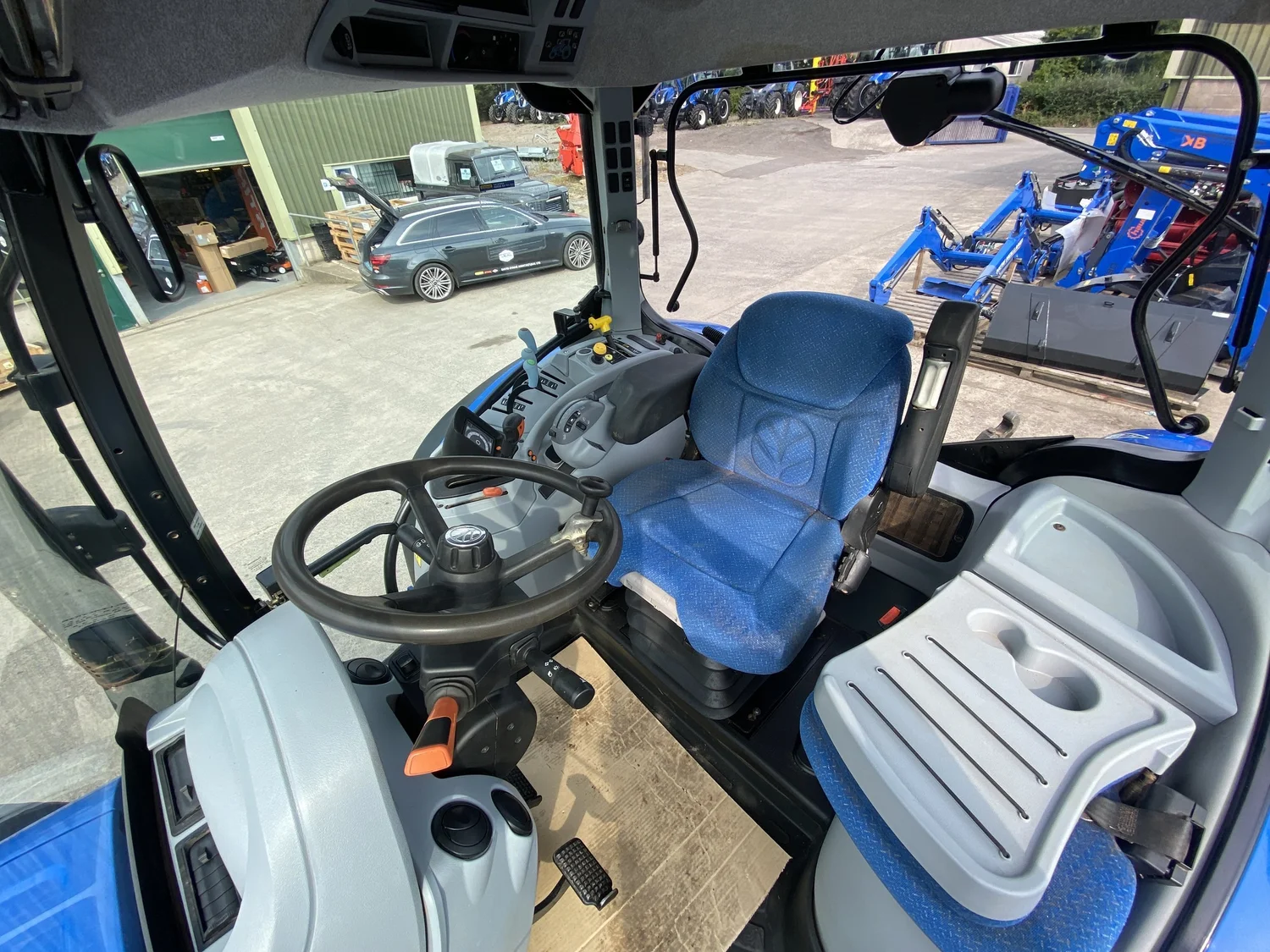 New Holland tractor for sale in Walterston, Llancarfan, Barry, Vale of Glamorgan — photo 10