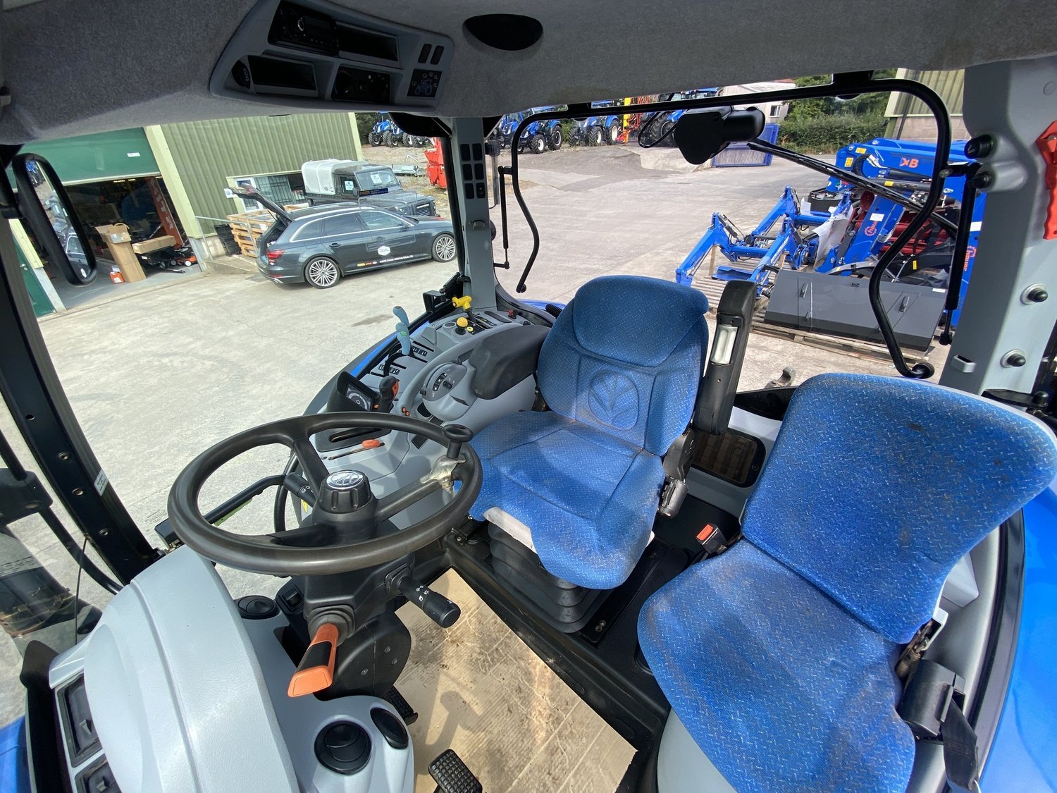 New Holland tractor for sale in Walterston, Llancarfan, Barry, Vale of Glamorgan — photo 11