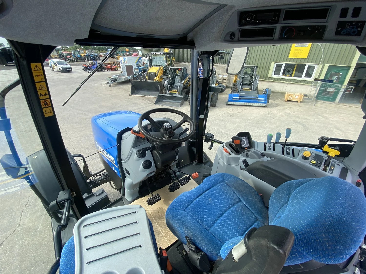 New Holland tractor for sale in Walterston, Llancarfan, Barry, Vale of Glamorgan — photo 12