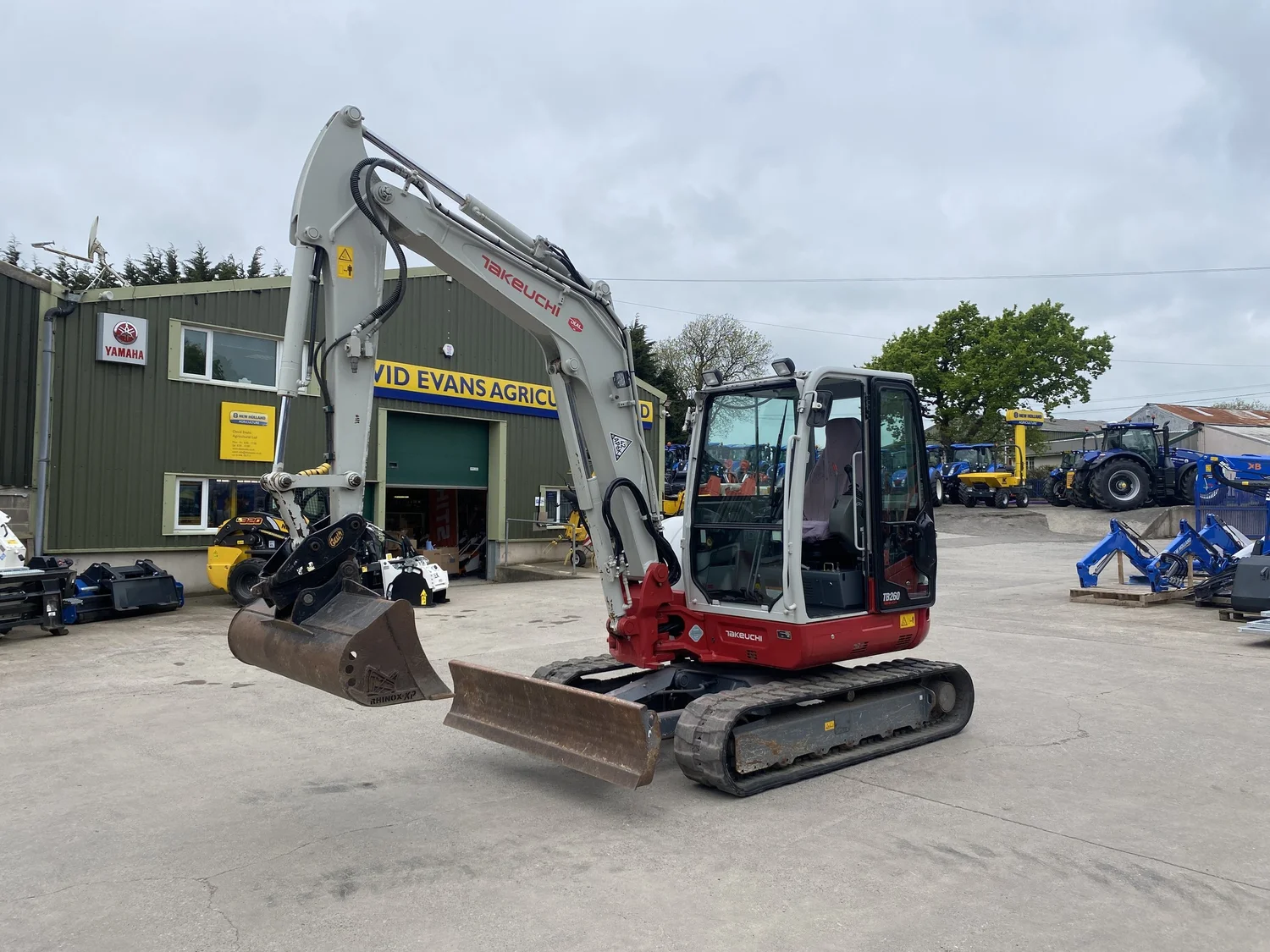Takeuchi excavator for sale in Walterston, Llancarfan, Barry, Vale of Glamorgan — photo 2