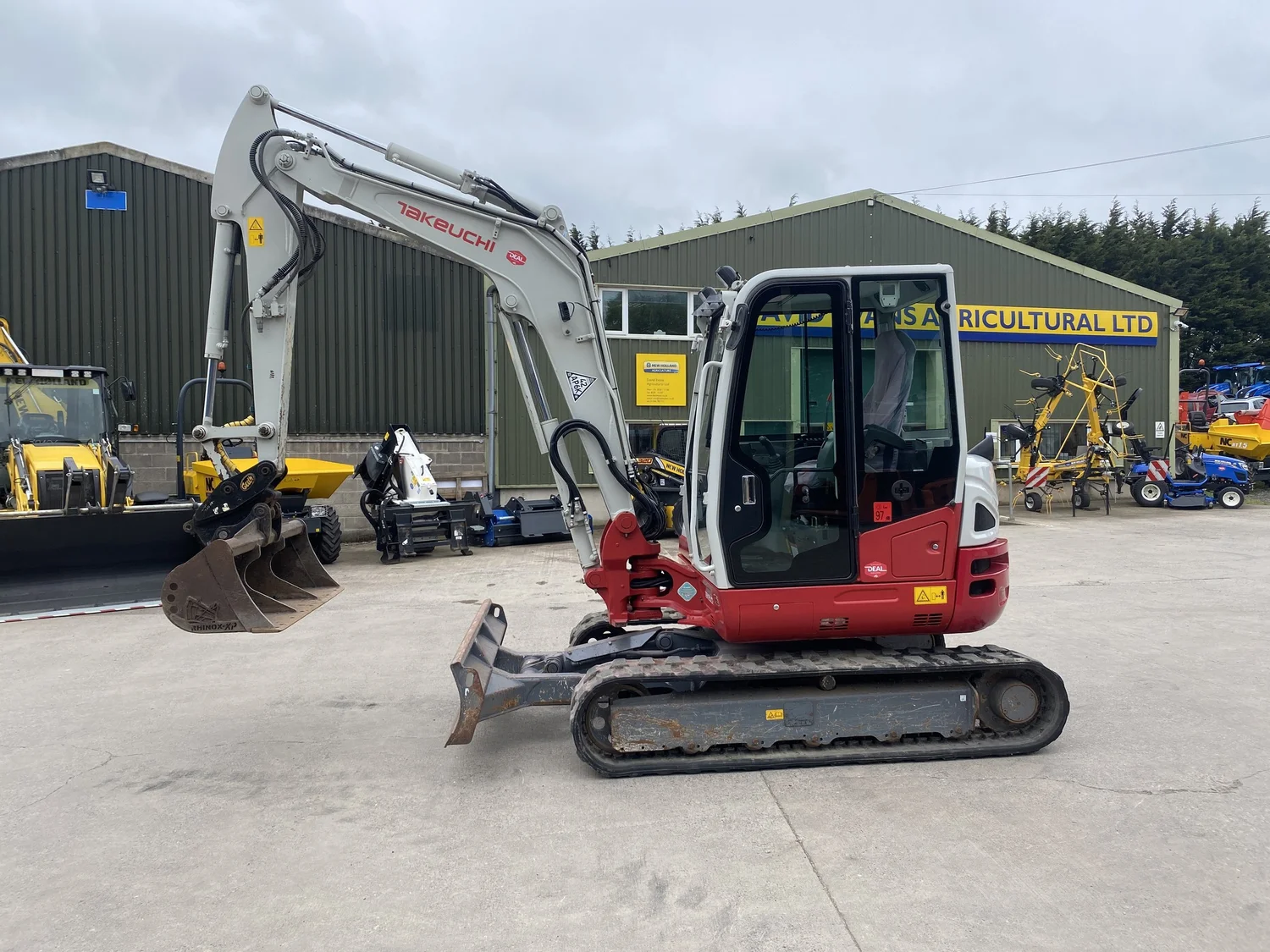 Takeuchi excavator for sale in Walterston, Llancarfan, Barry, Vale of Glamorgan — photo 3