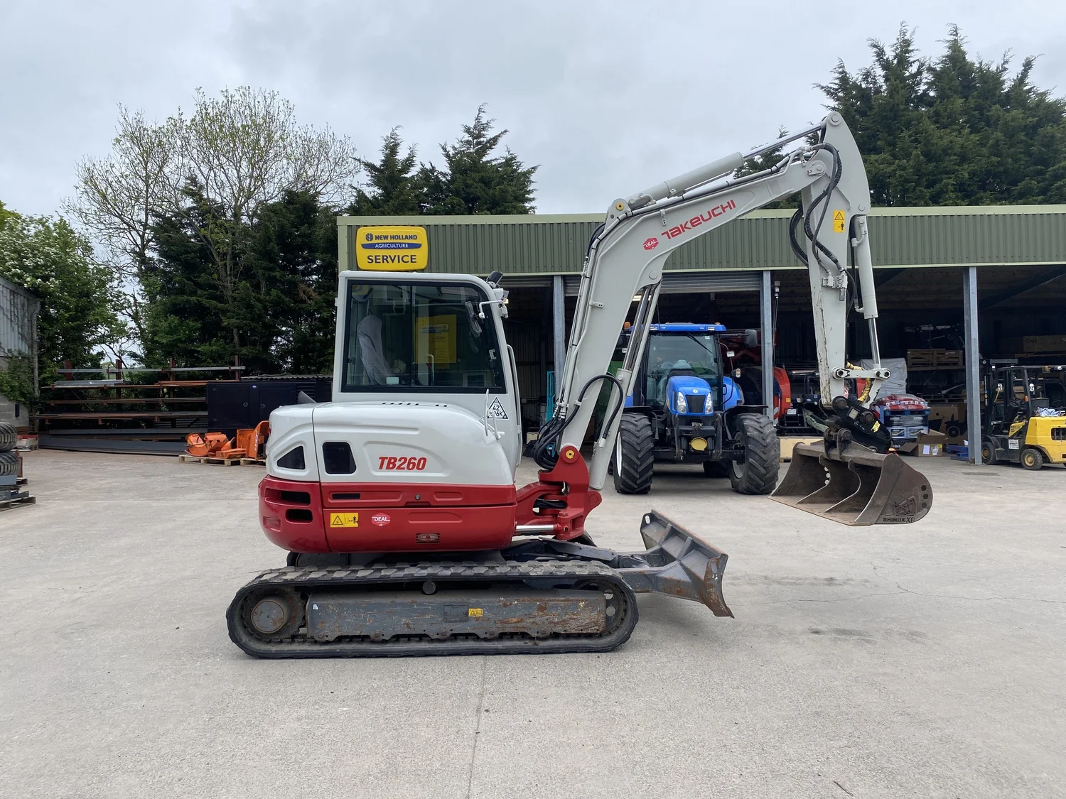 Takeuchi excavator for sale in Walterston, Llancarfan, Barry, Vale of Glamorgan — photo 7