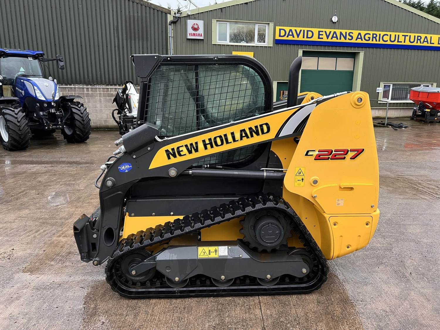 New Holland loader for sale in Walterston, Llancarfan, Barry, Vale of Glamorgan — photo 2