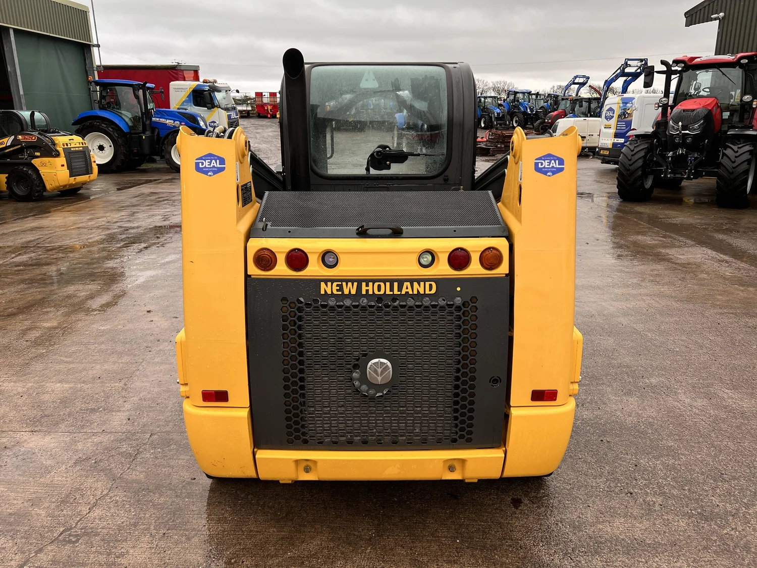 New Holland loader for sale in Walterston, Llancarfan, Barry, Vale of Glamorgan — photo 4